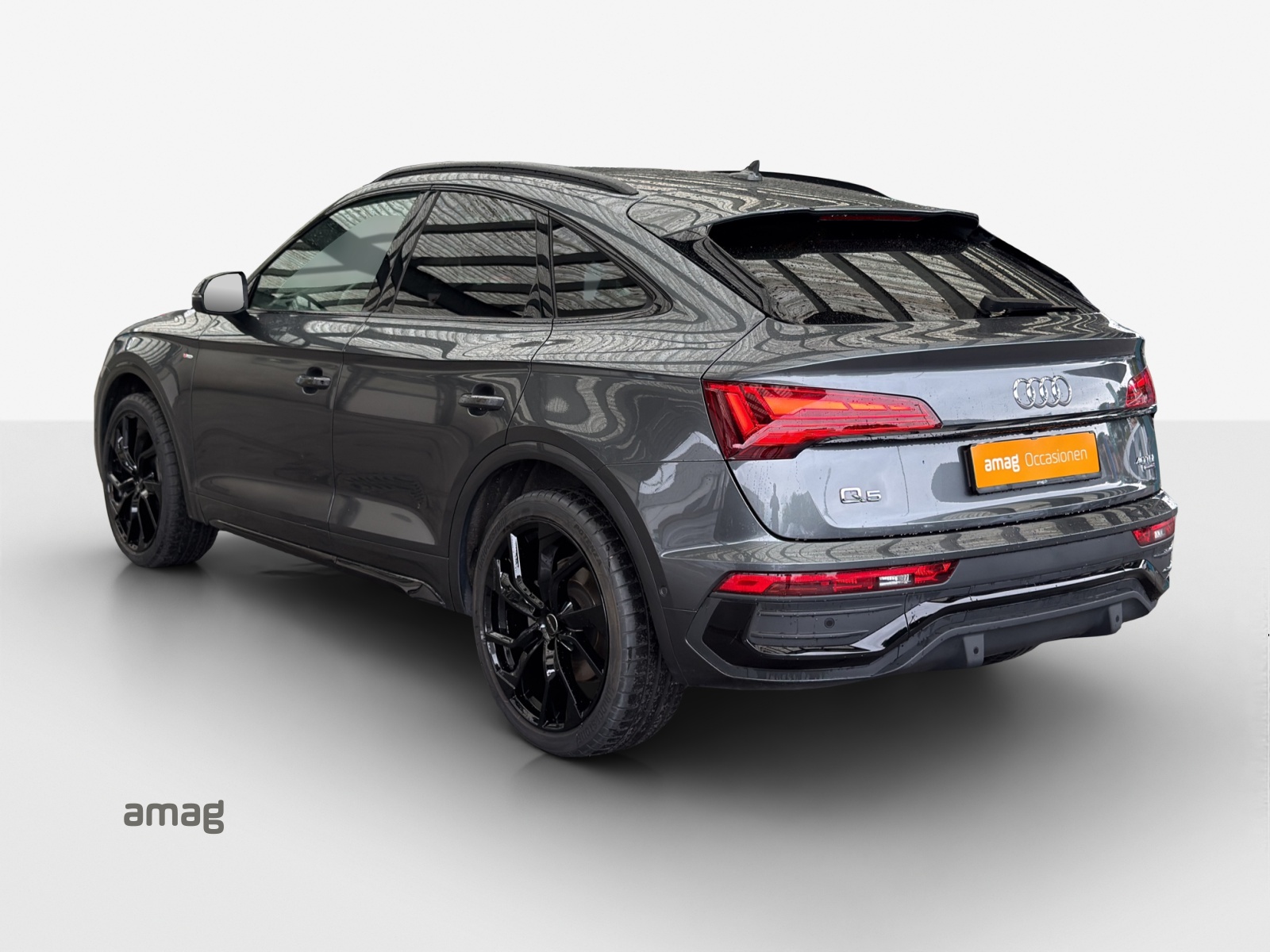 AUDI Q5 Sportback 40 TDI Blackedition quattro S-tronic-image-2