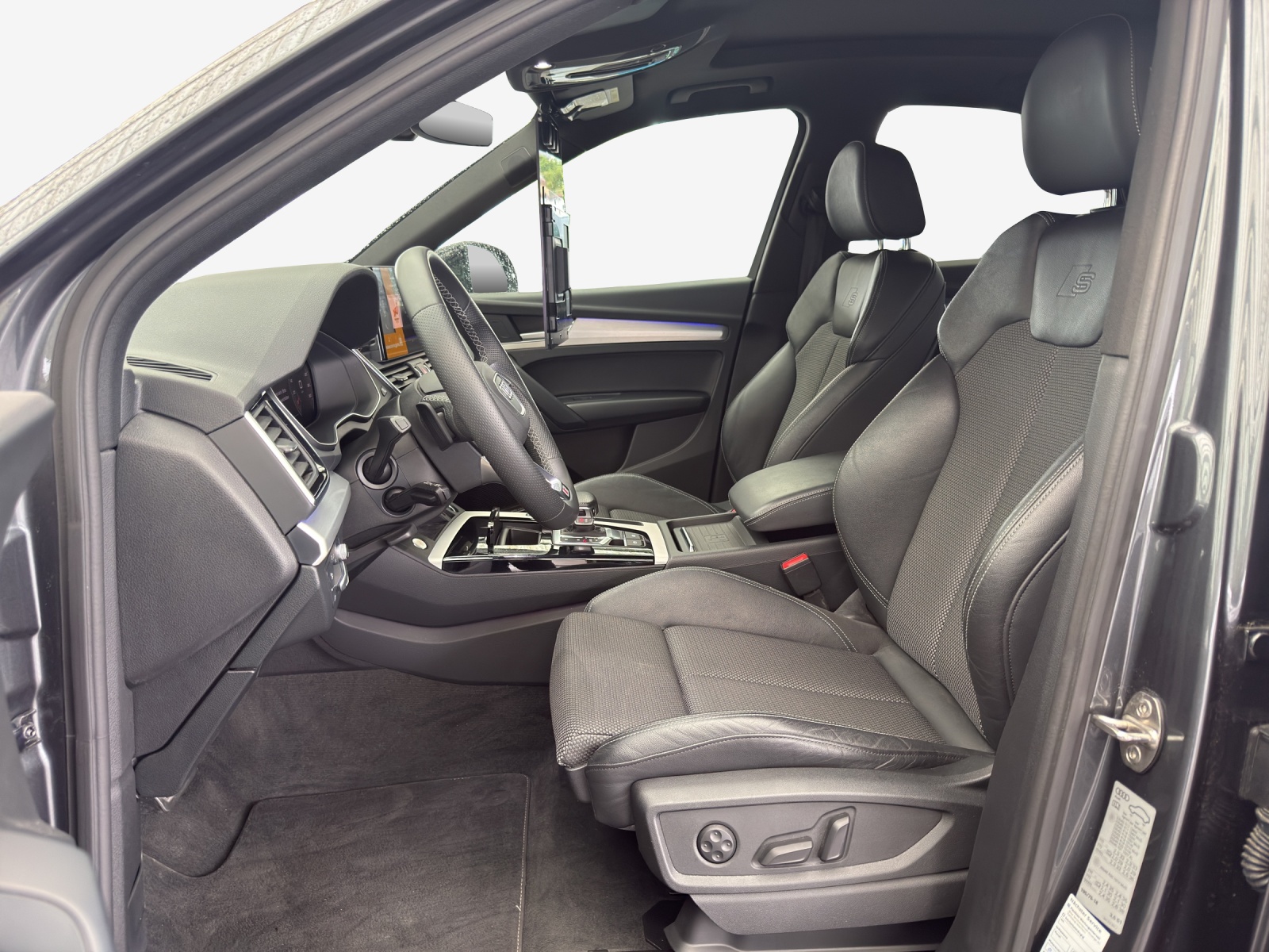 AUDI Q5 Sportback 40 TDI Blackedition quattro S-tronic-image-7