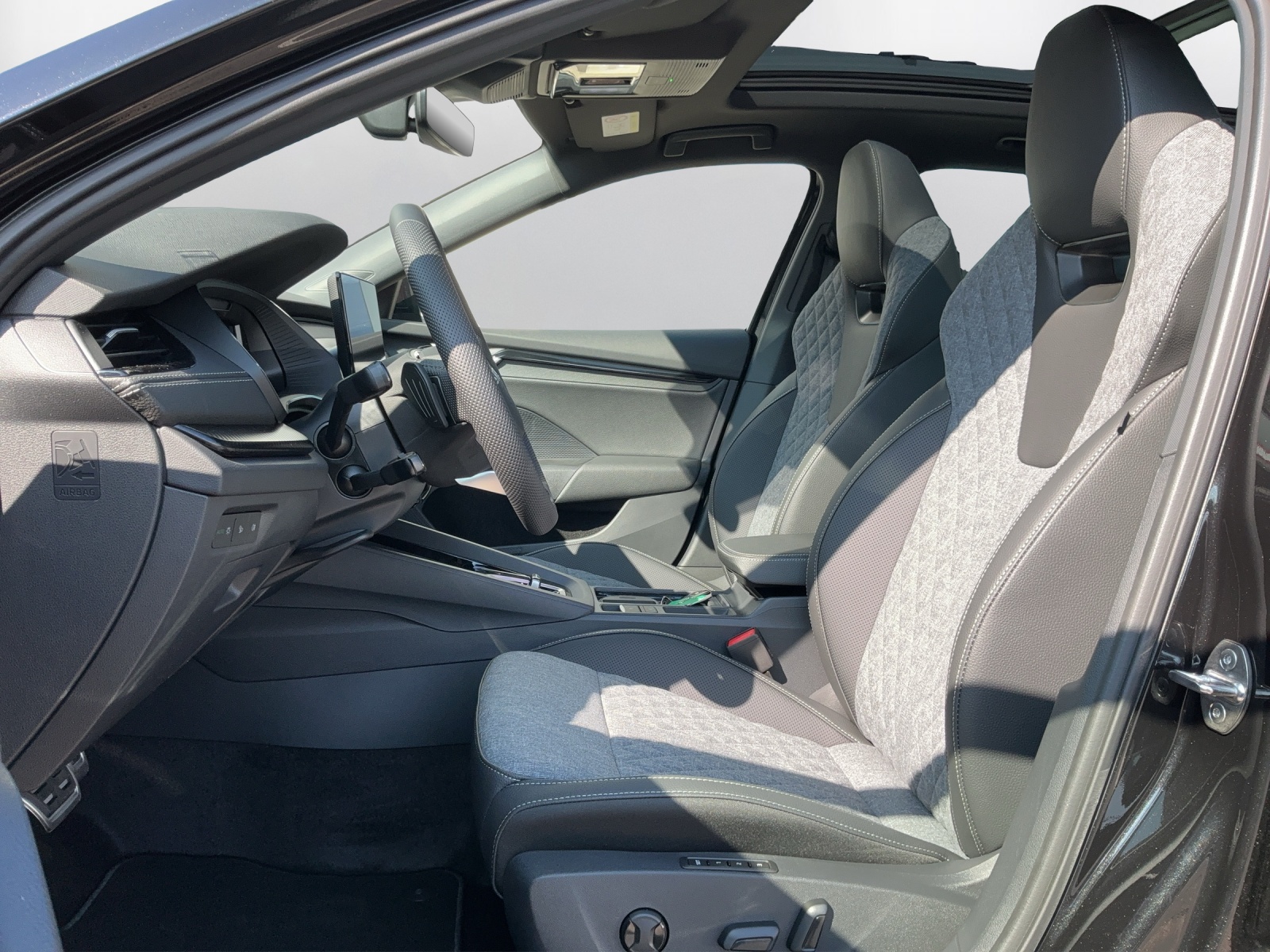 SKODA Octavia Combi 1.5 TSI mHEV DSG Sport Line-image-9