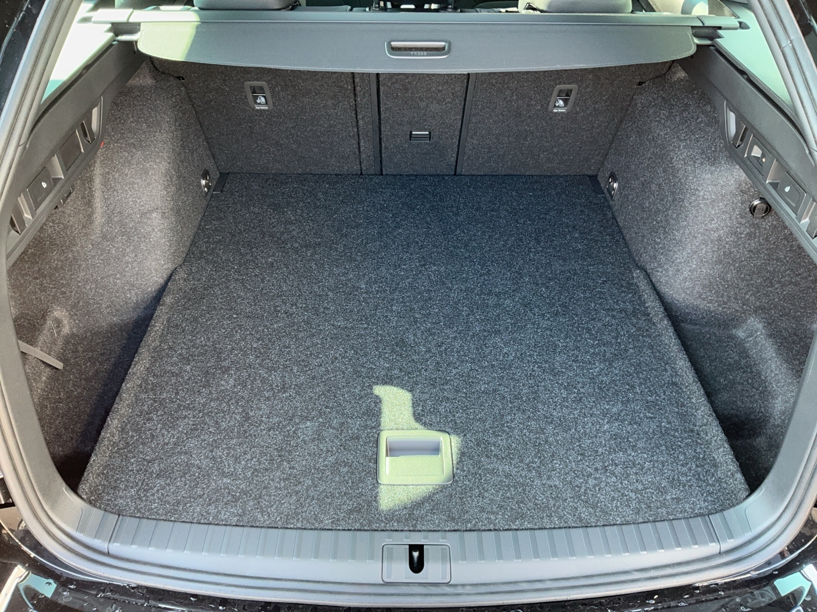 SKODA Octavia Combi 1.5 TSI mHEV DSG Sport Line-image-11