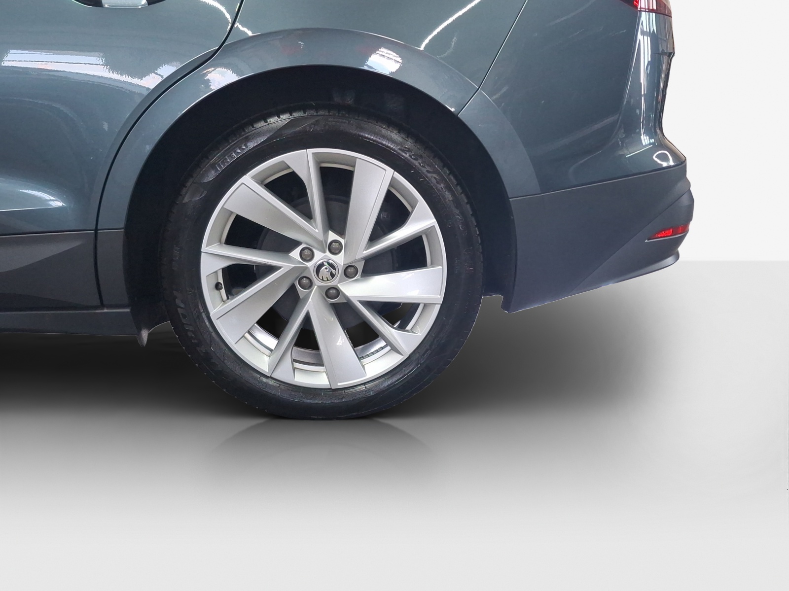 SKODA Enyaq iV 60-image-14