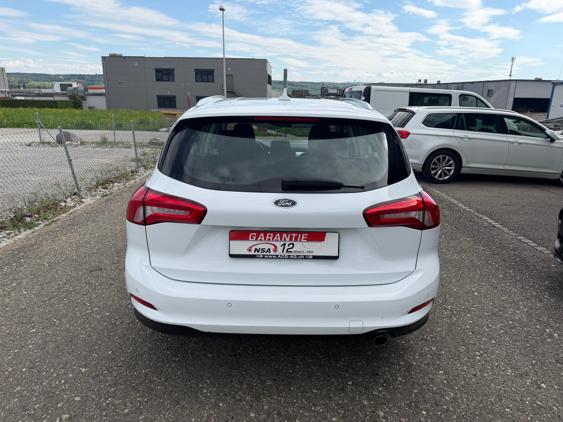 FORD Focus 1.5 TDCi Trend Automatic ** Gr. Navi * Klima * PDC V&H * Tempomat * Frisch Ab MFK-image-11