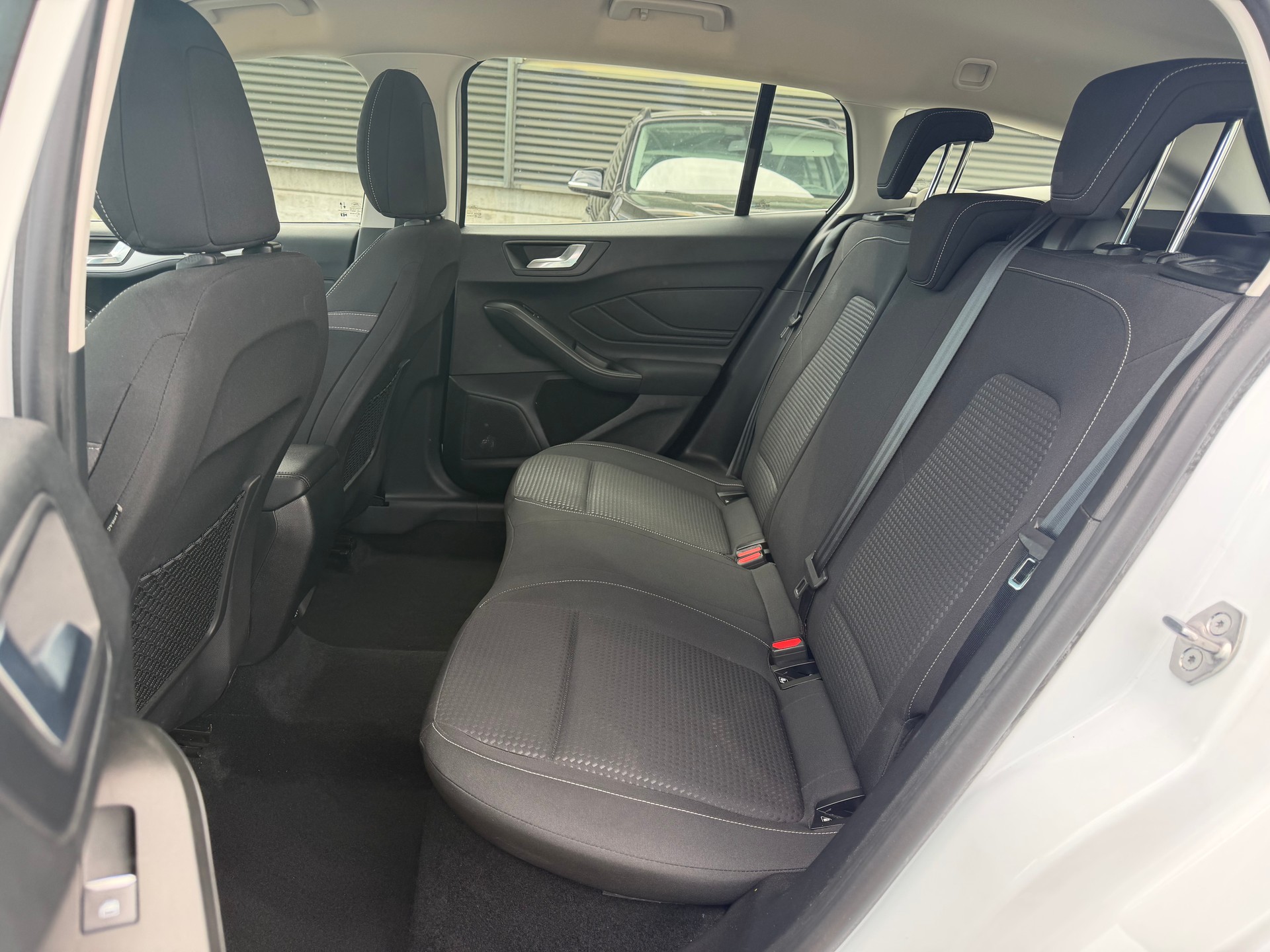FORD Focus 1.5 TDCi Trend Automatic ** Gr. Navi * Klima * PDC V&H * Tempomat * Frisch Ab MFK-image-2