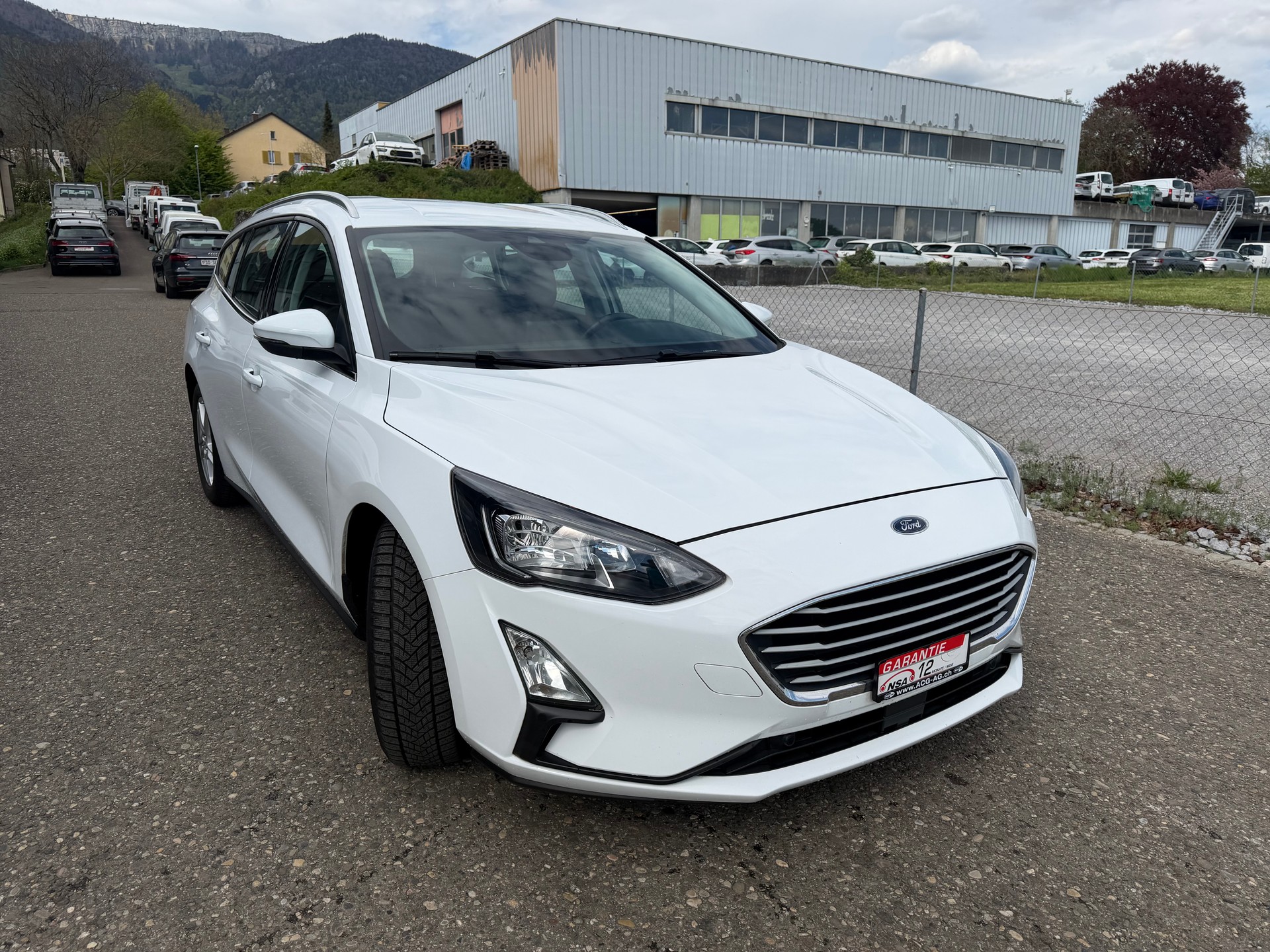 FORD Focus 1.5 TDCi Trend Automatic ** Gr. Navi * Klima * PDC V&H * Tempomat * Frisch Ab MFK-image-5
