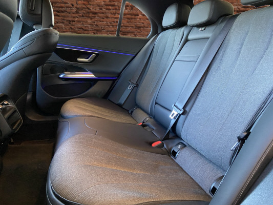 MERCEDES-BENZ E 220 d 4Matic-image-12