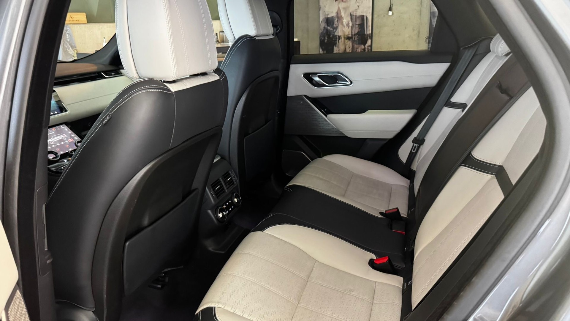 LAND ROVER Range Rover Velar 3.0 D 300 R-Dynamic HSE-image-8
