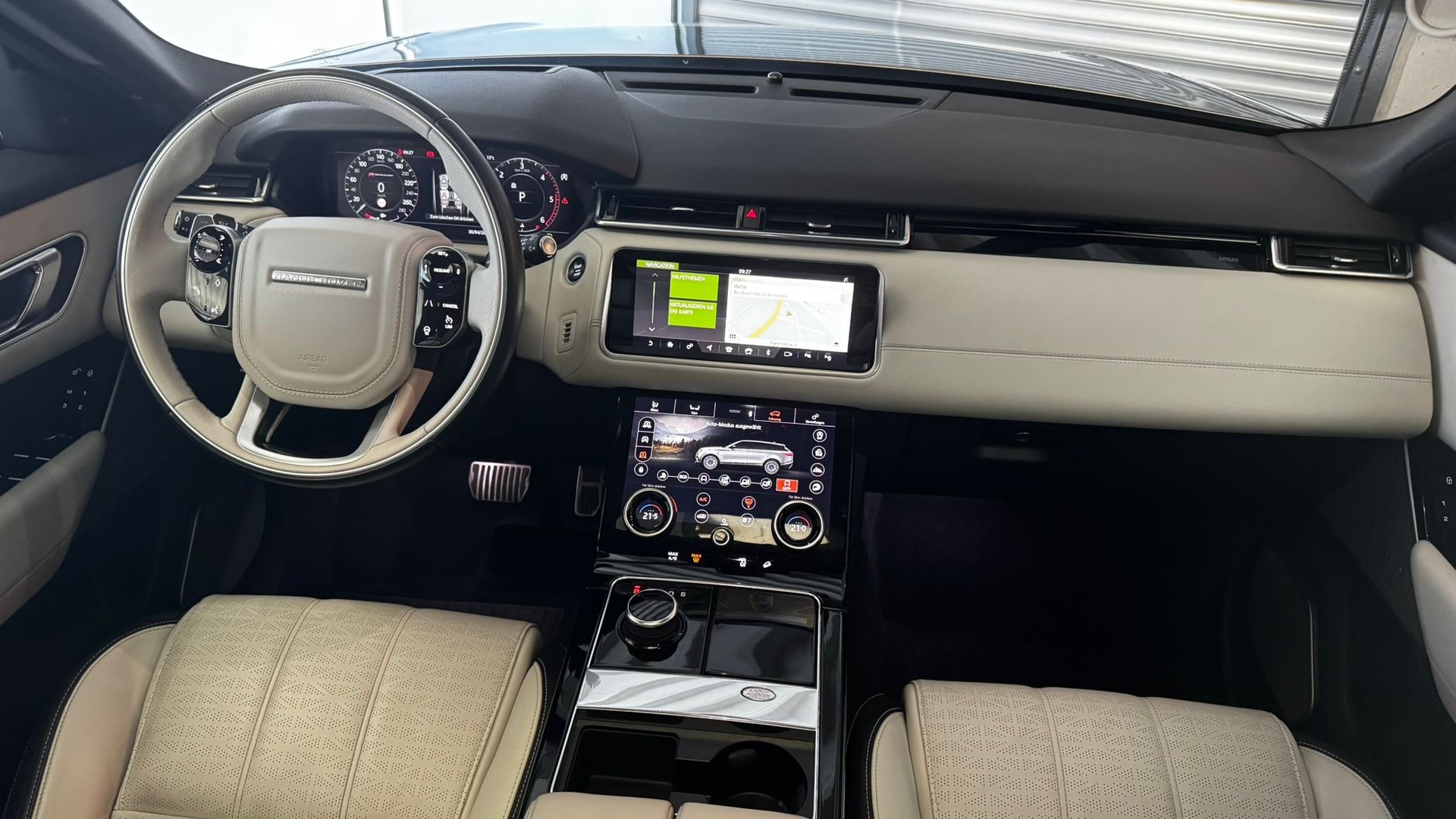 LAND ROVER Range Rover Velar 3.0 D 300 R-Dynamic HSE-image-18