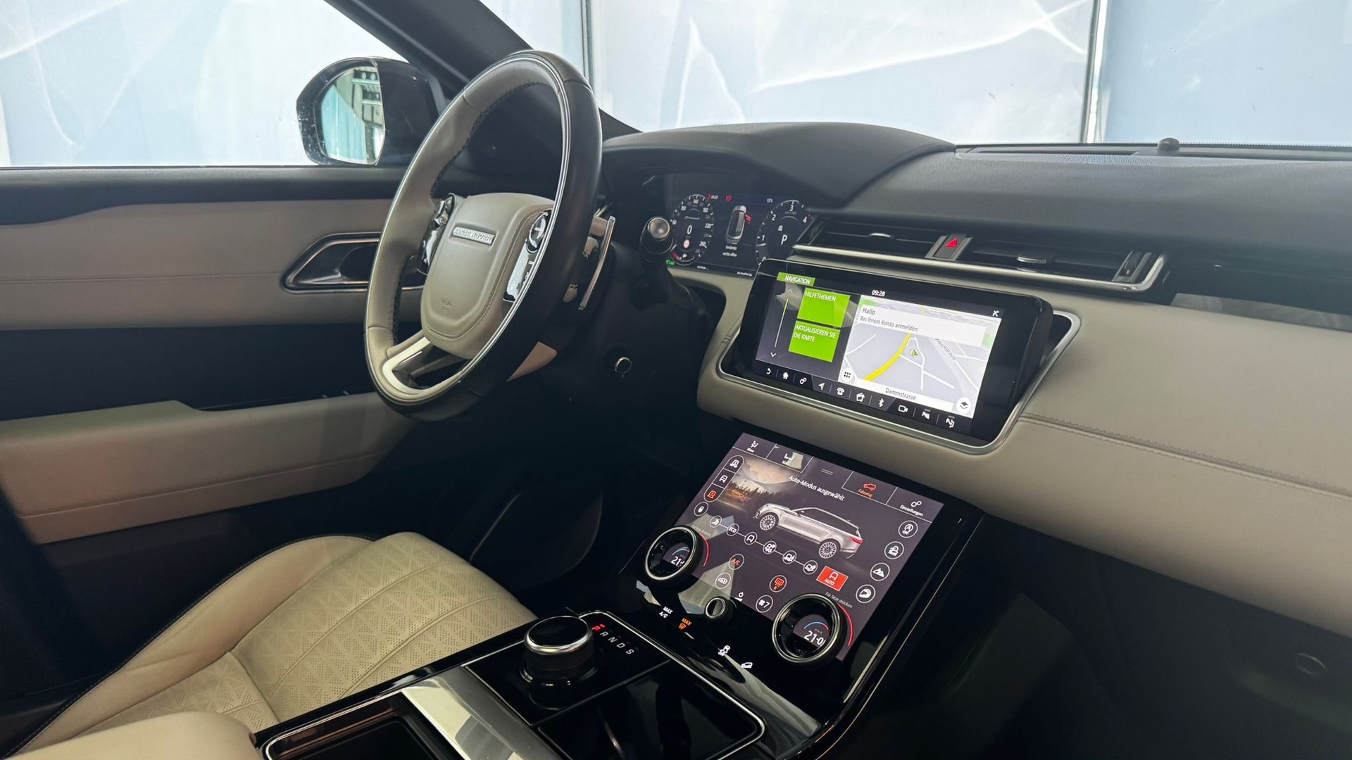 LAND ROVER Range Rover Velar 3.0 D 300 R-Dynamic HSE-image-14