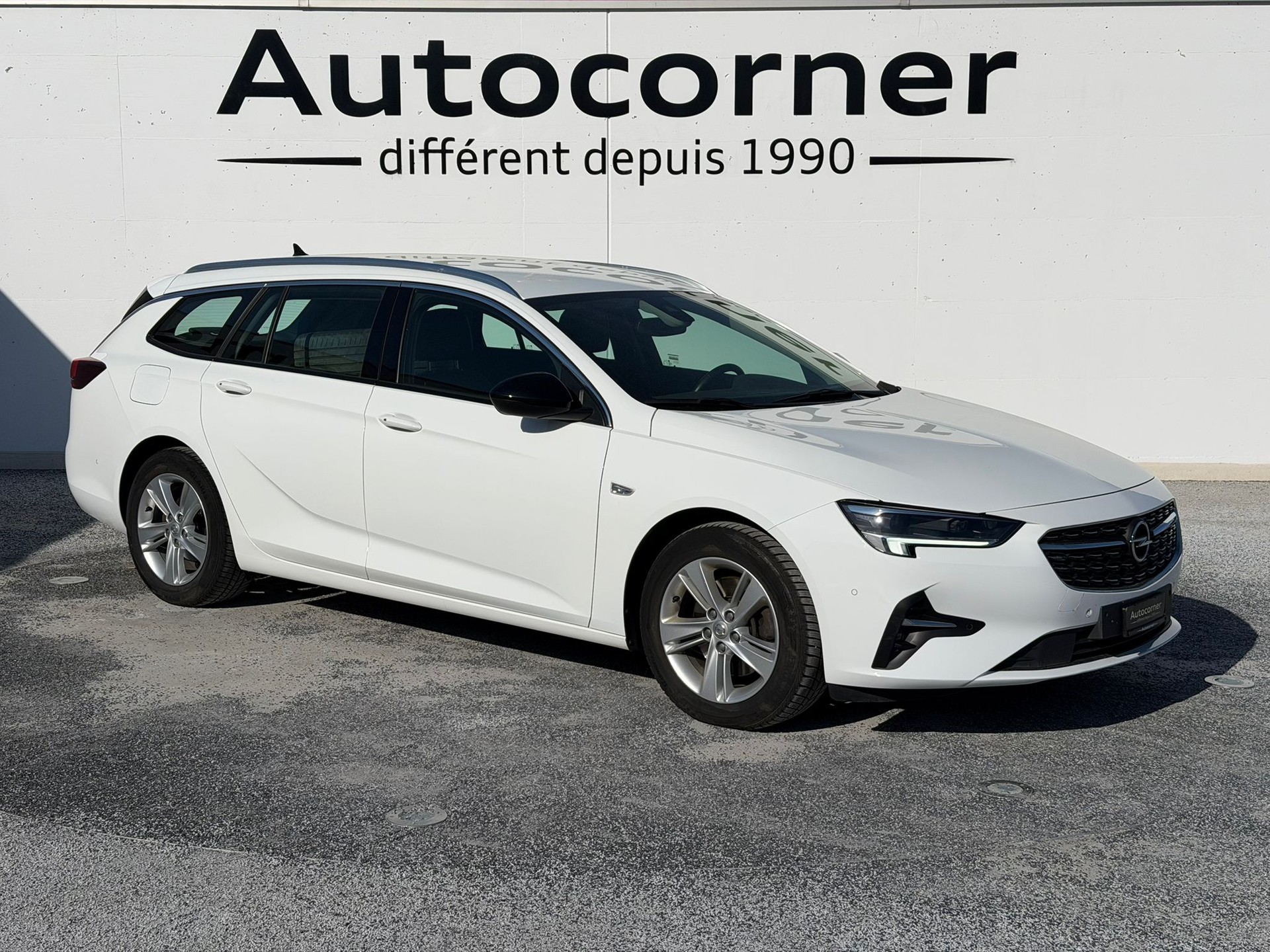 OPEL Insignia 2.0 CDTI Sports Tourer 4WD Ultimate Automatic-image-4