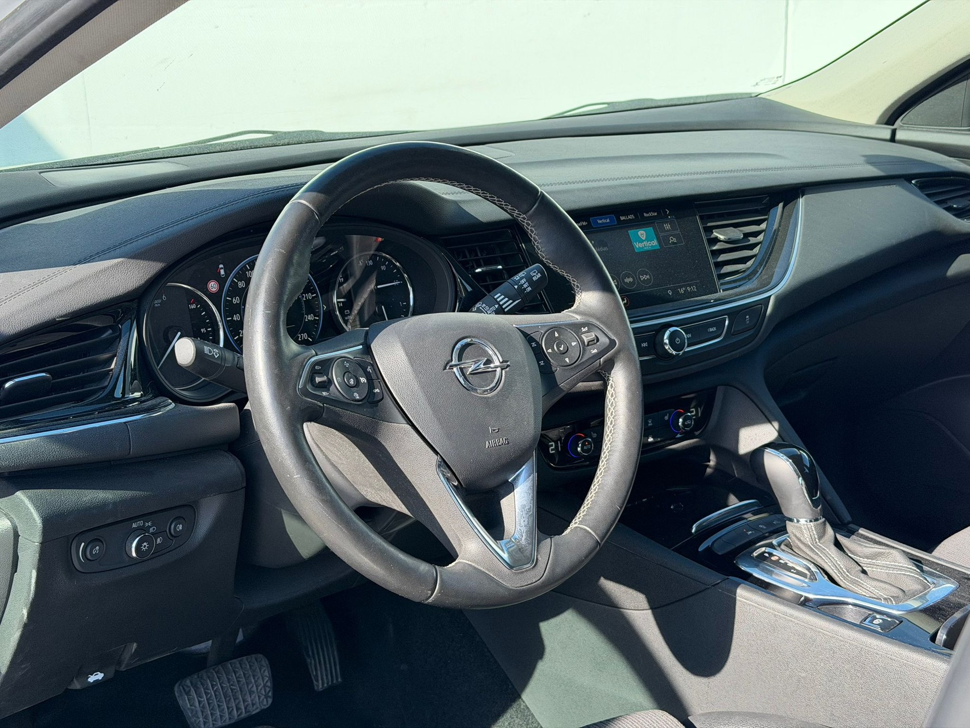 OPEL Insignia 2.0 CDTI Sports Tourer 4WD Ultimate Automatic-image-6