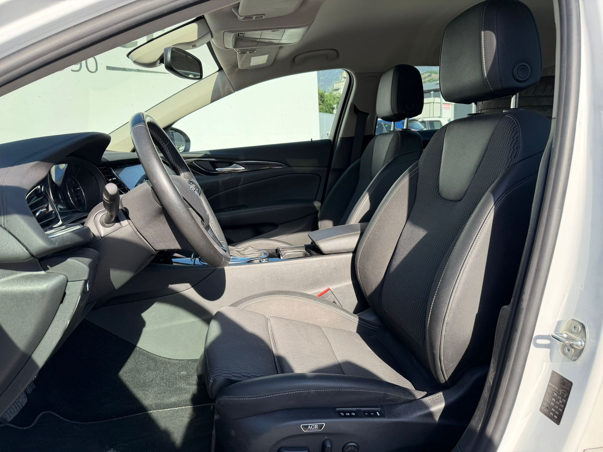 OPEL Insignia 2.0 CDTI Sports Tourer 4WD Ultimate Automatic-image-7
