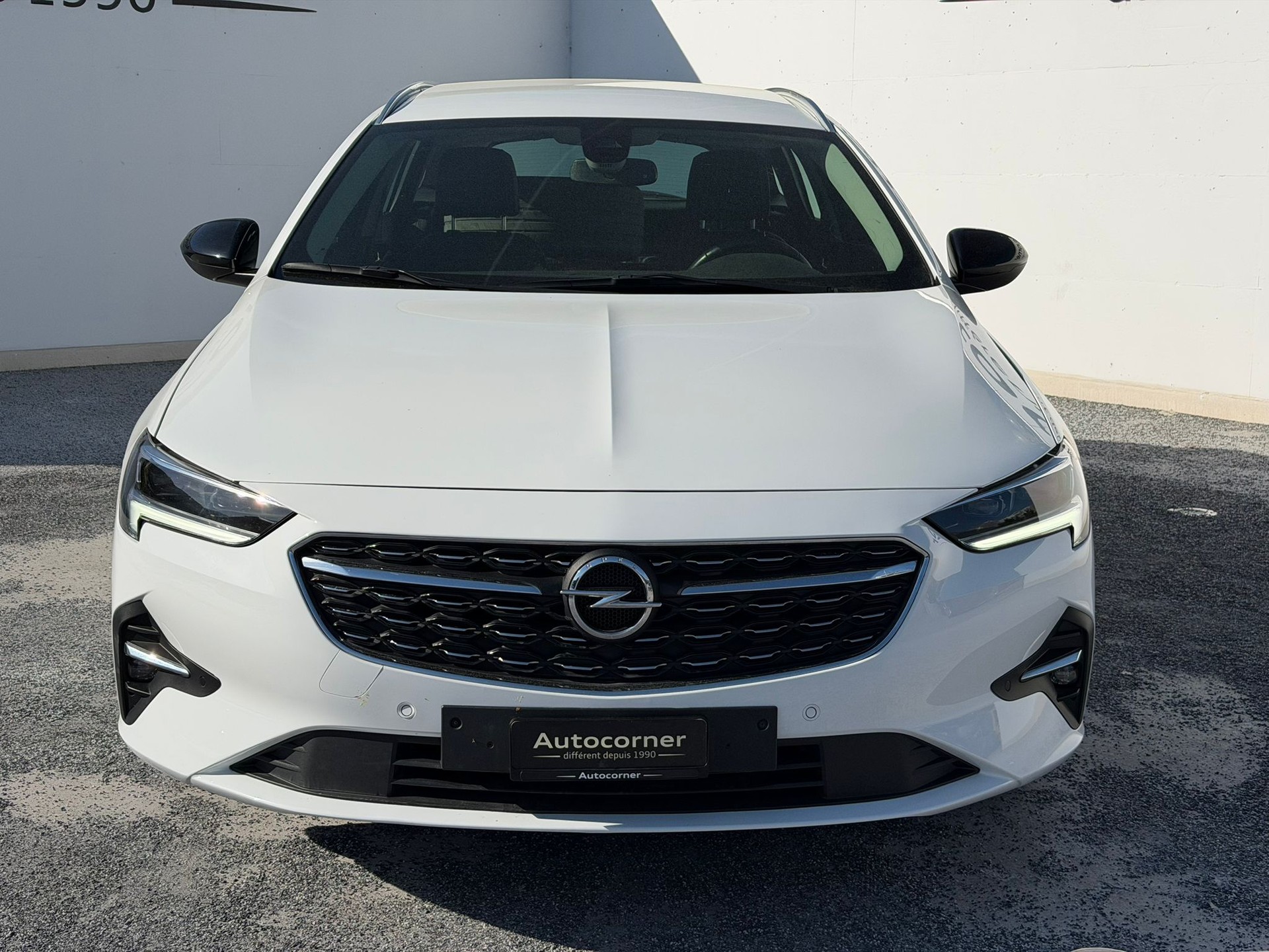 OPEL Insignia 2.0 CDTI Sports Tourer 4WD Ultimate Automatic-image-2