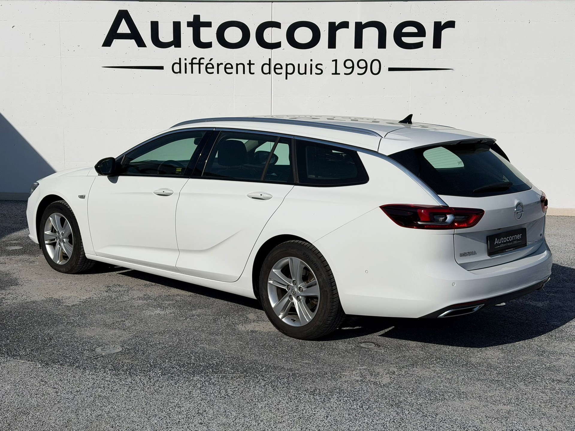 OPEL Insignia 2.0 CDTI Sports Tourer 4WD Ultimate Automatic-image-3