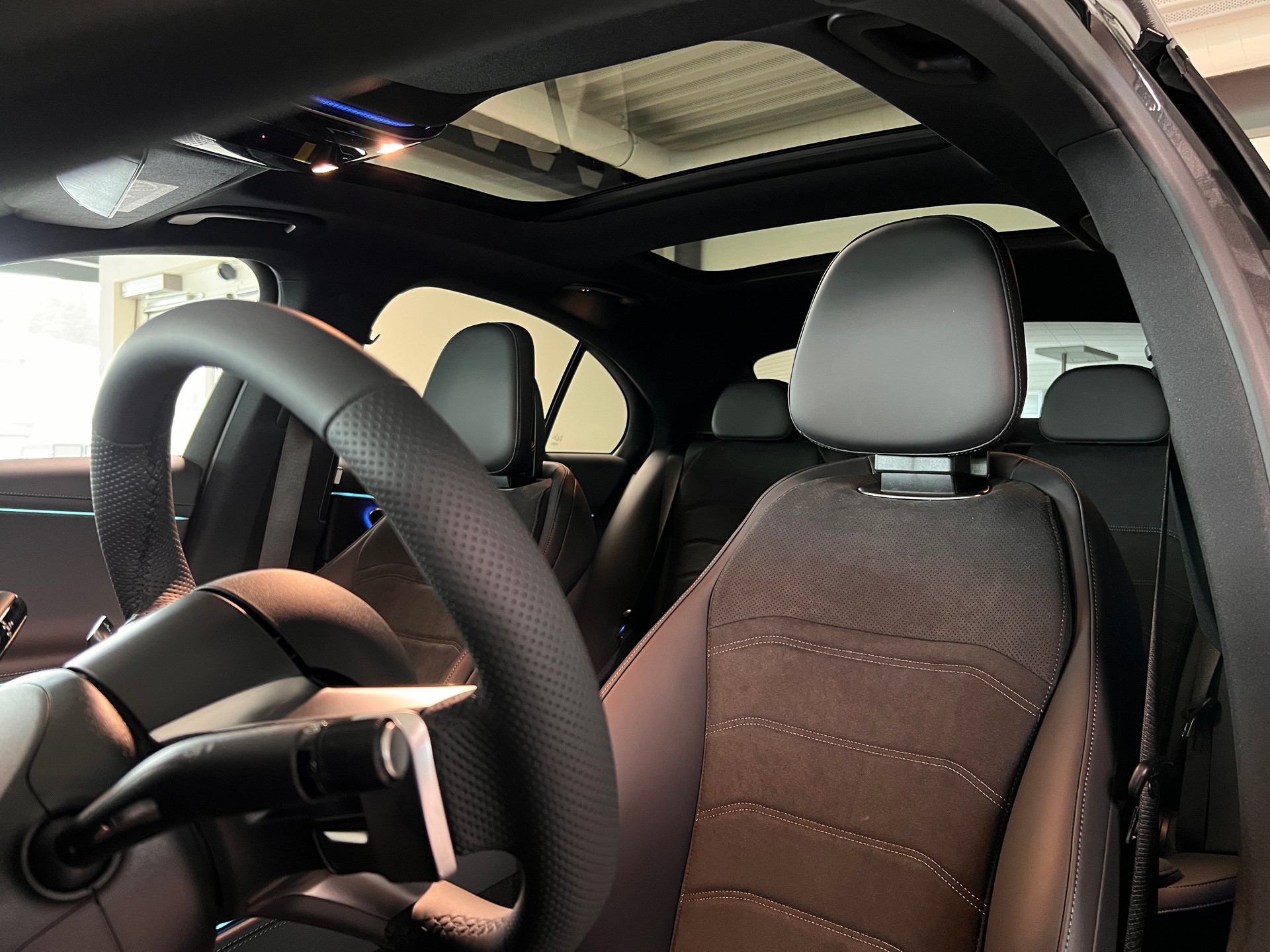 MERCEDES-BENZ E 200 9G-Tronic 4Matic-image-12