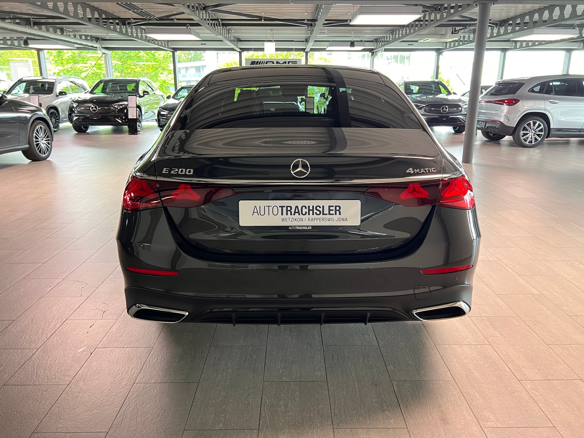 MERCEDES-BENZ E 200 9G-Tronic 4Matic-image-4