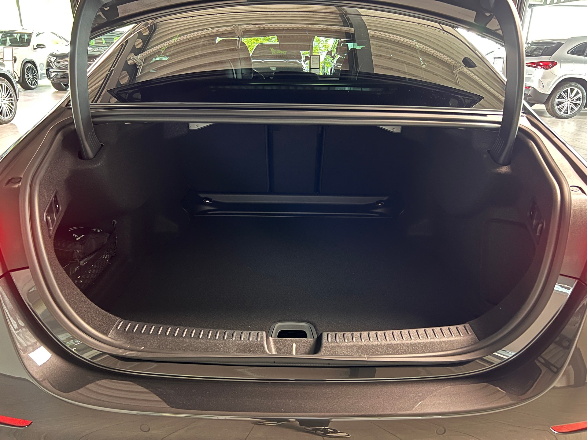 MERCEDES-BENZ E 200 9G-Tronic 4Matic-image-6