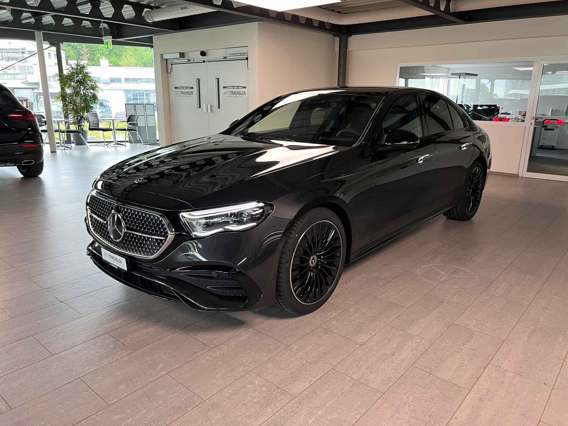 MERCEDES-BENZ E 200 9G-Tronic 4Matic-image-3