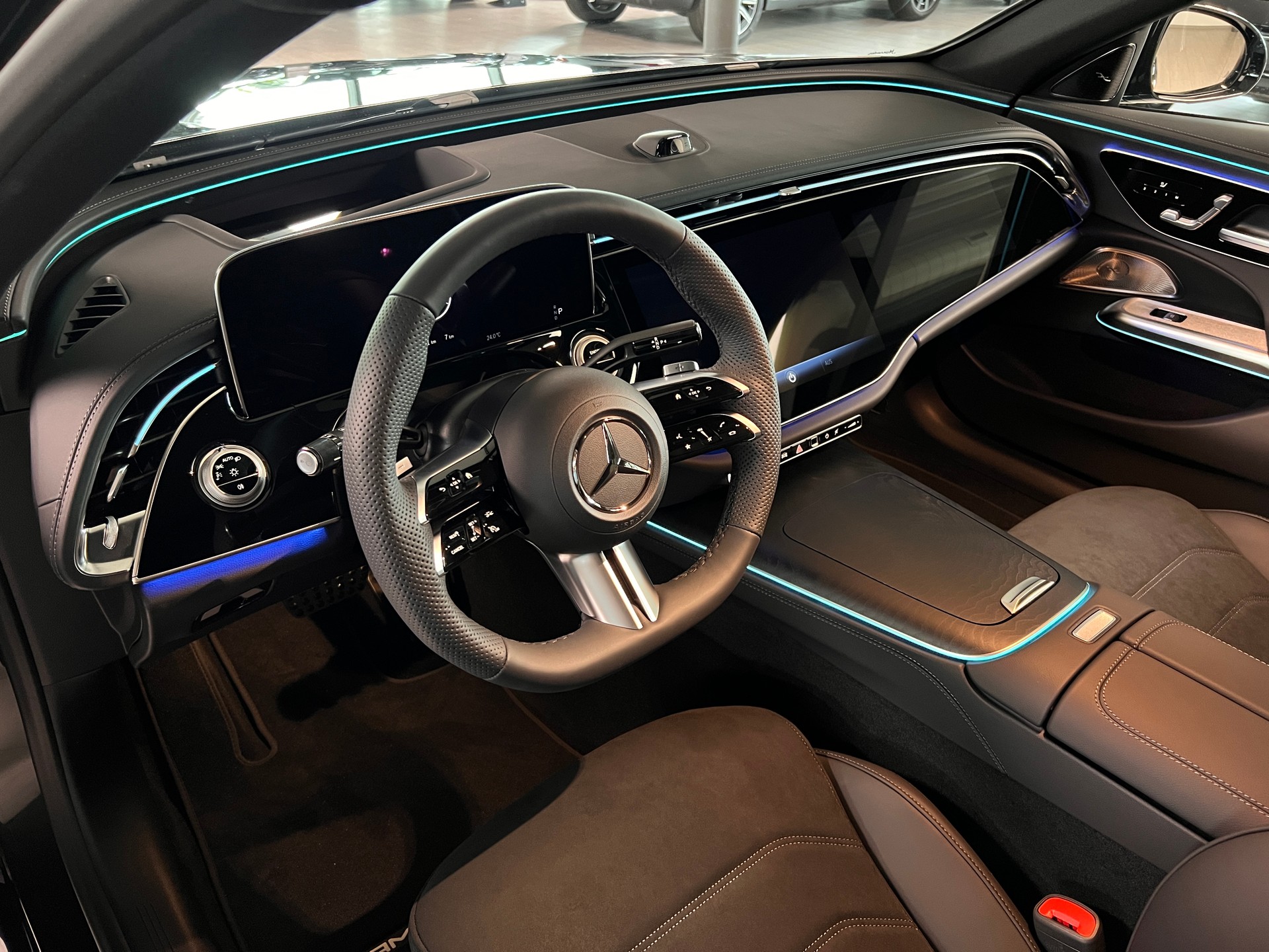 MERCEDES-BENZ E 200 9G-Tronic 4Matic-image-10