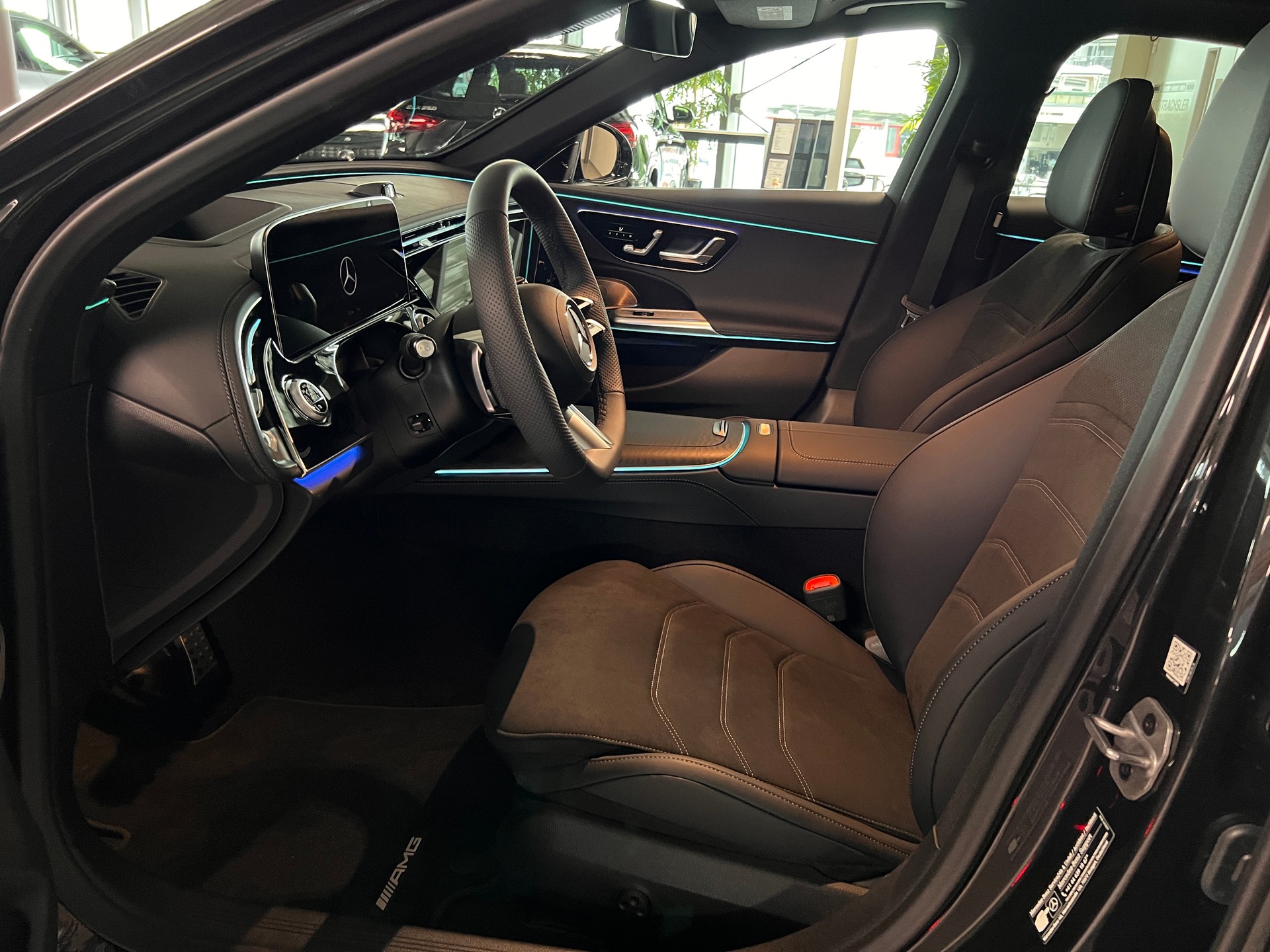 MERCEDES-BENZ E 200 9G-Tronic 4Matic-image-9