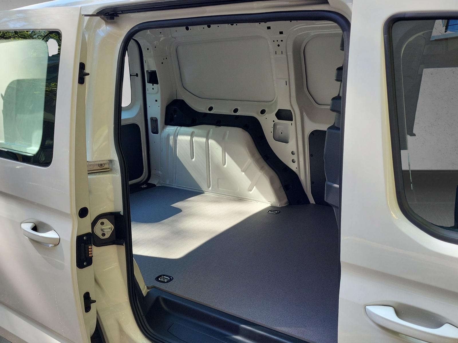 VW Caddy Cargo Entry Maxi 1.5TSI 116PS DSG-image-15
