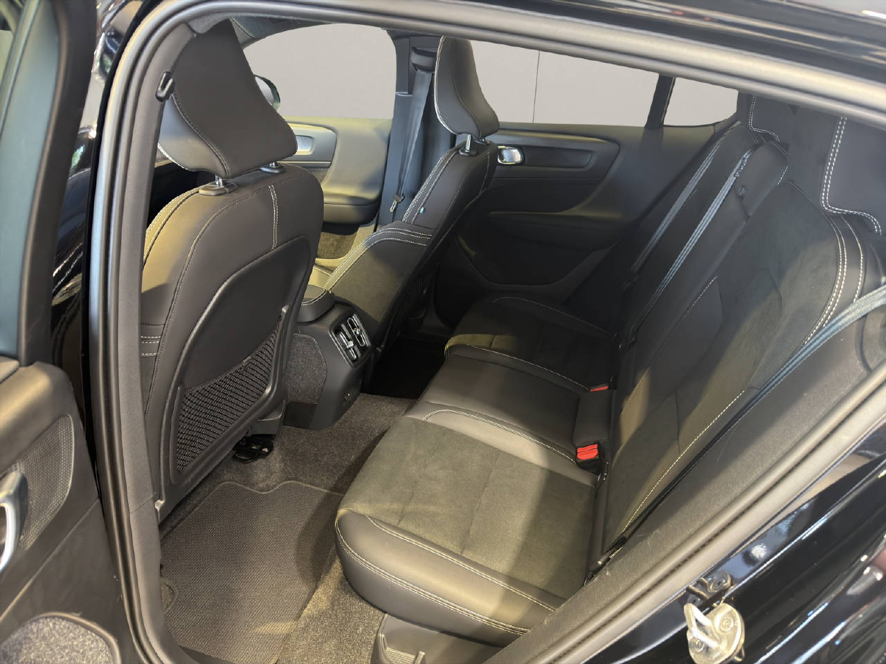 VOLVO C40 P8 Twin Recharge Ultimate AWD-image-5
