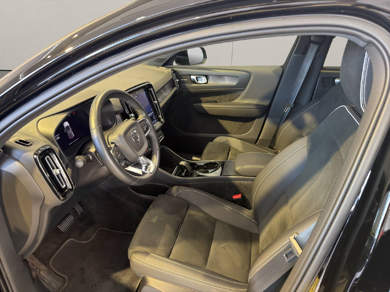 VOLVO C40 P8 Twin Recharge Ultimate AWD-image-4