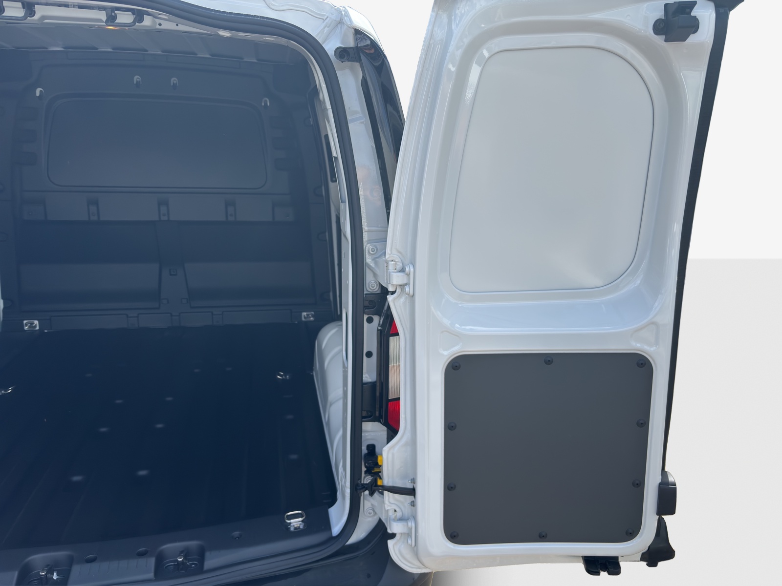 VW Caddy Cargo 1.5 TSI Entry-image-13