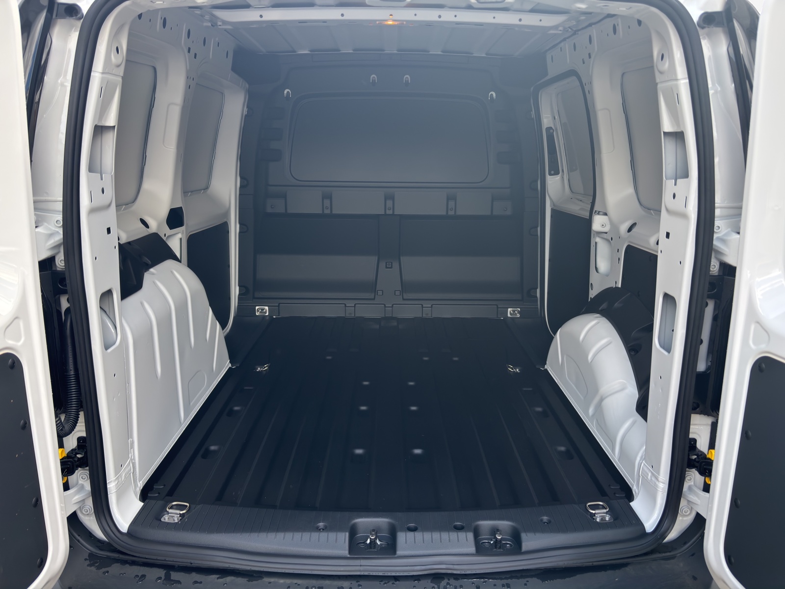 VW Caddy Cargo 1.5 TSI Entry-image-12