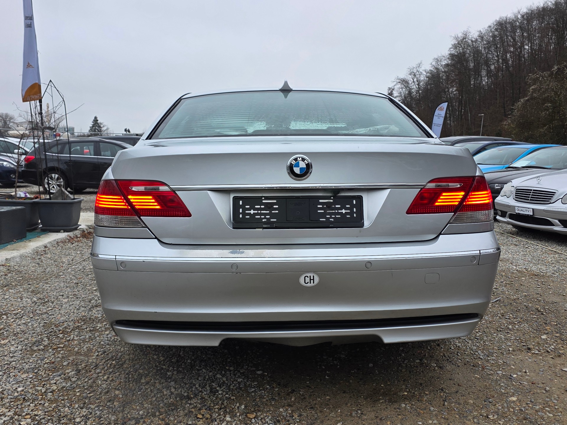 BMW 750i-image-4