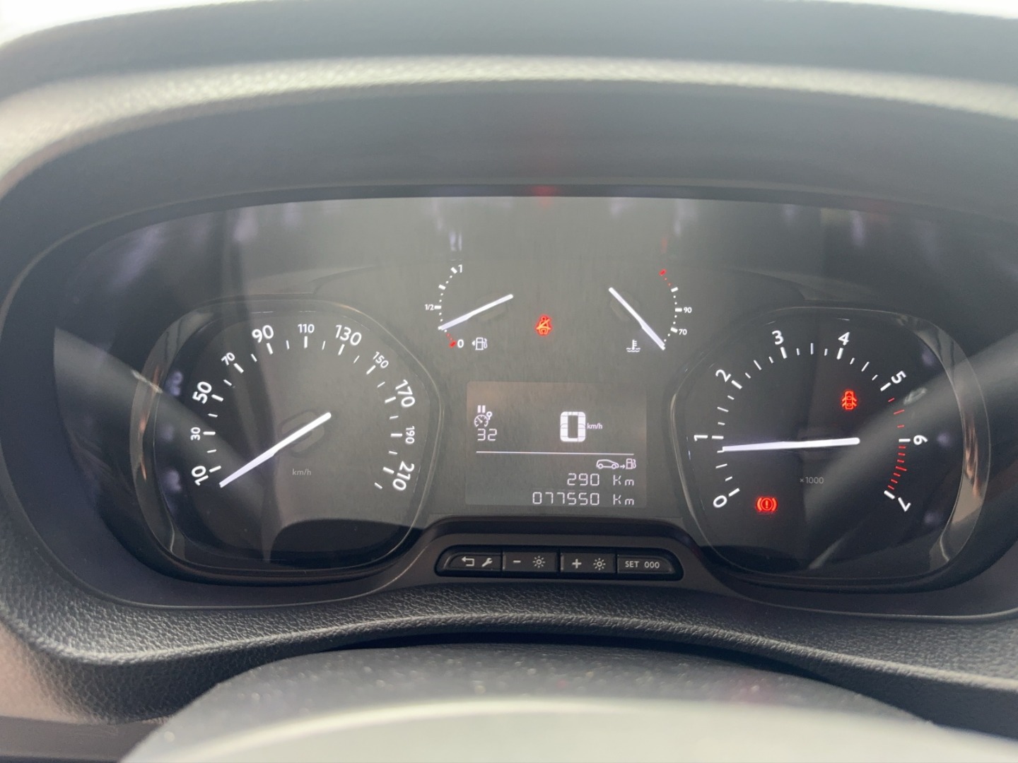 PEUGEOT Expert HDi120 S&S Prem. S-image-13