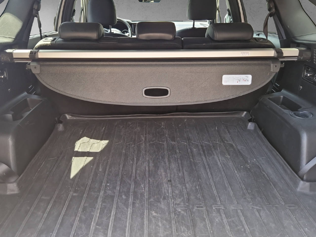 KIA Sorento 1.6 T-GDi Plug-in Hybrid-image-12