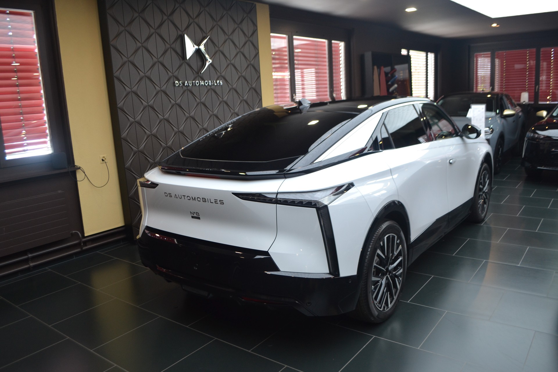 DS AUTOMOBILES E-Tense Étoile 4x4-image-2