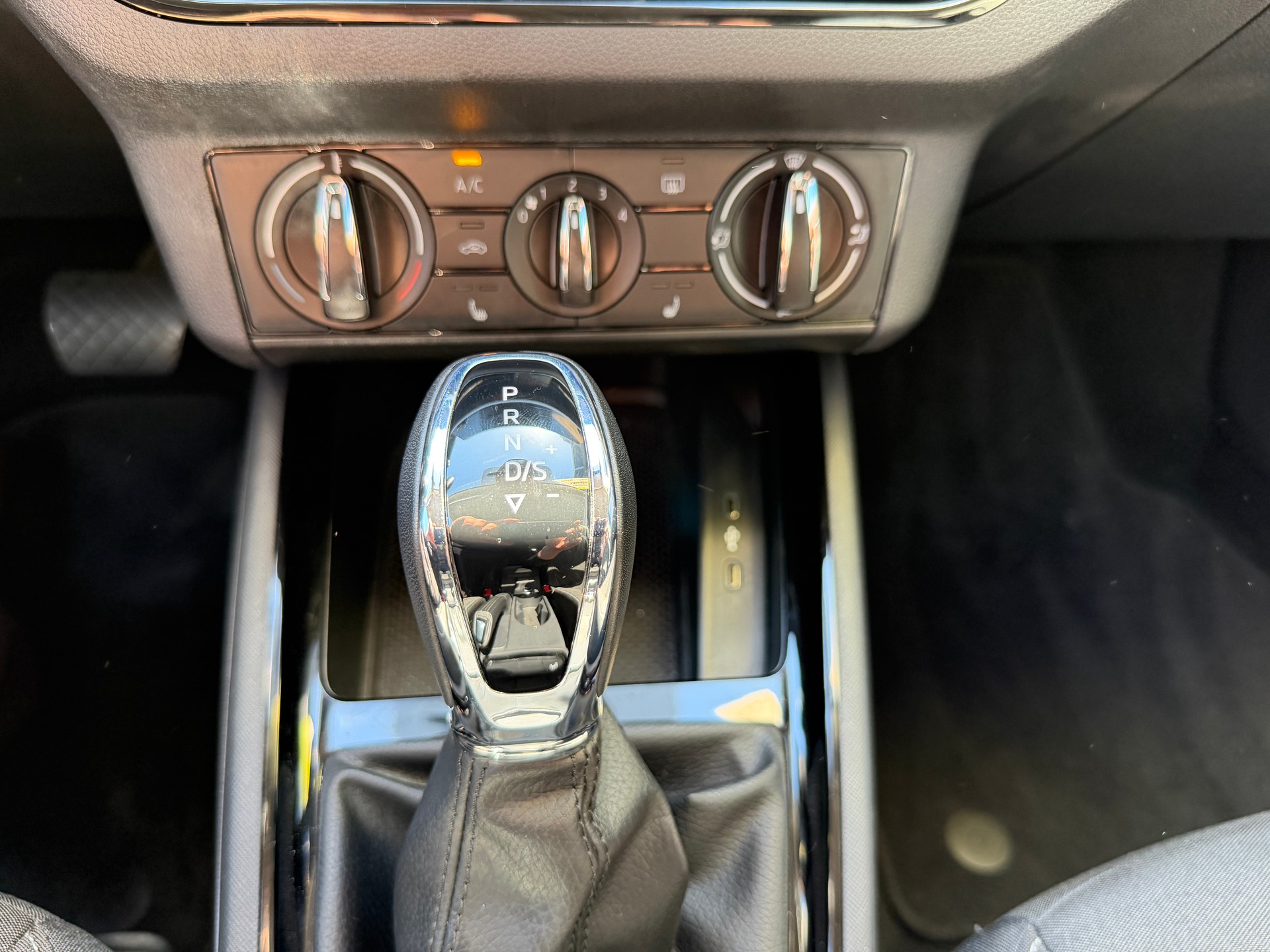 SKODA Kamiq 1.0 TSI Ambition DSG-image-15