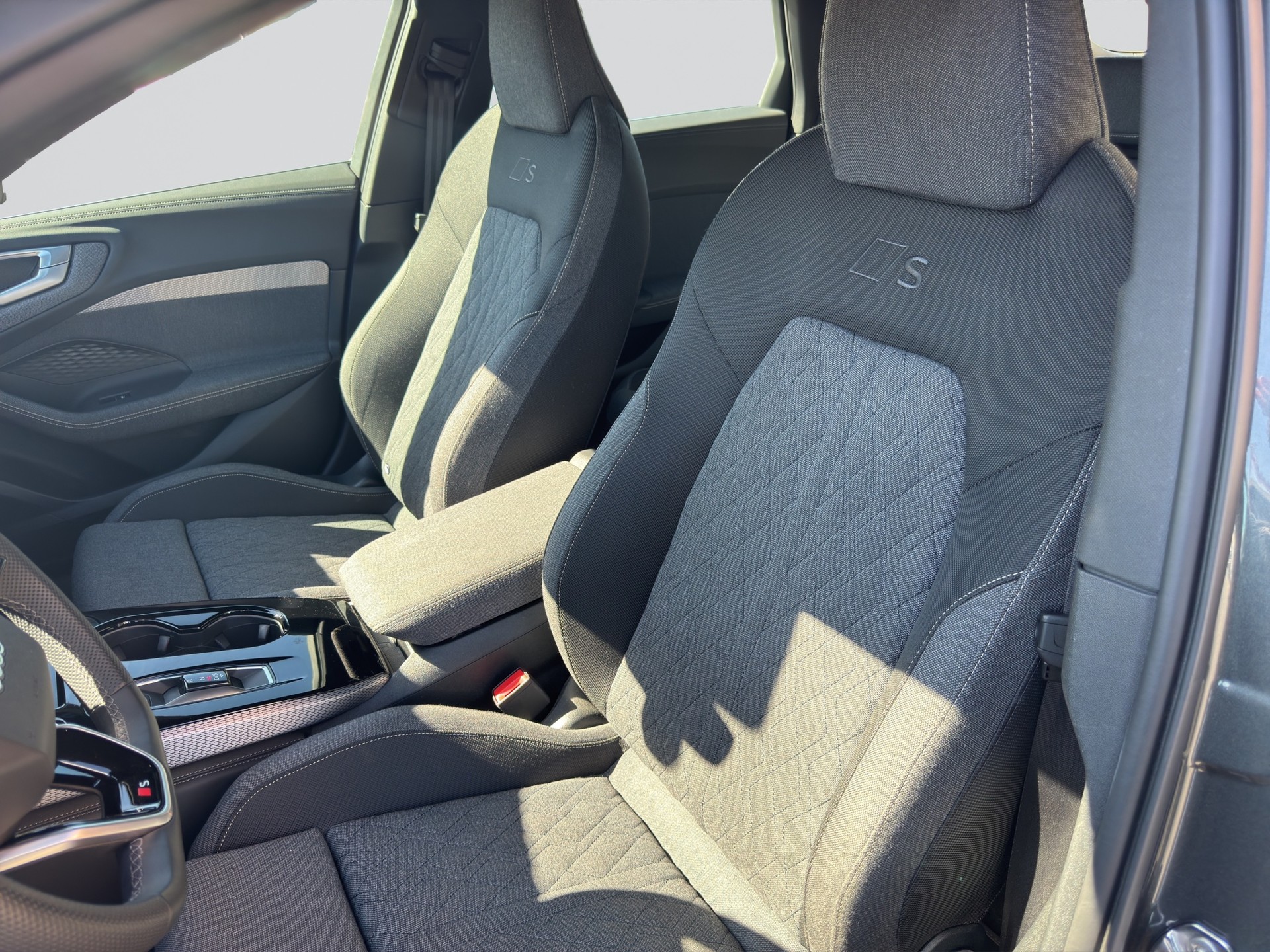 AUDI A5 2.0TFSI S-Line-image-4