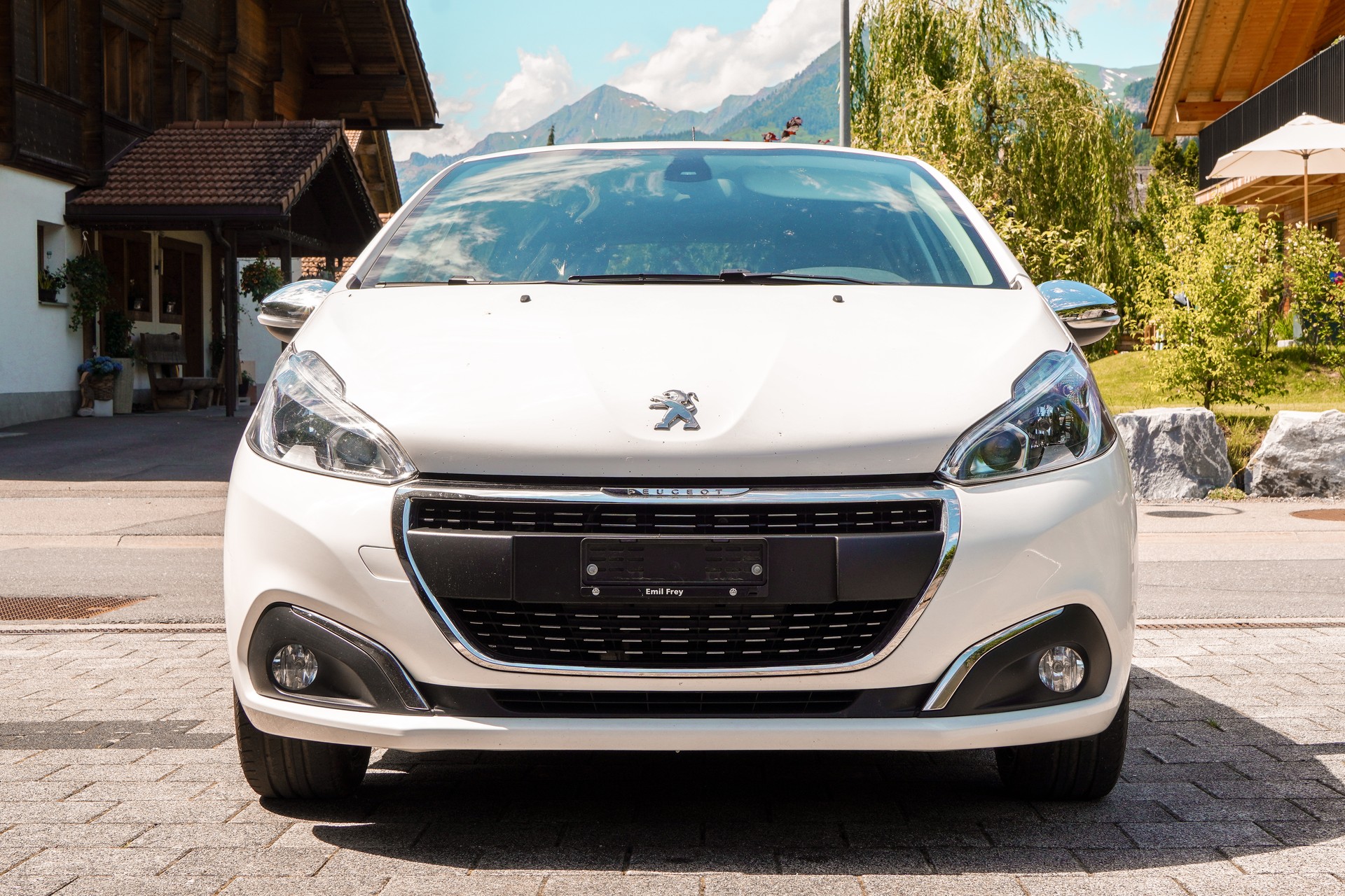 PEUGEOT 1.2 PureTech Signature S/S-image-1