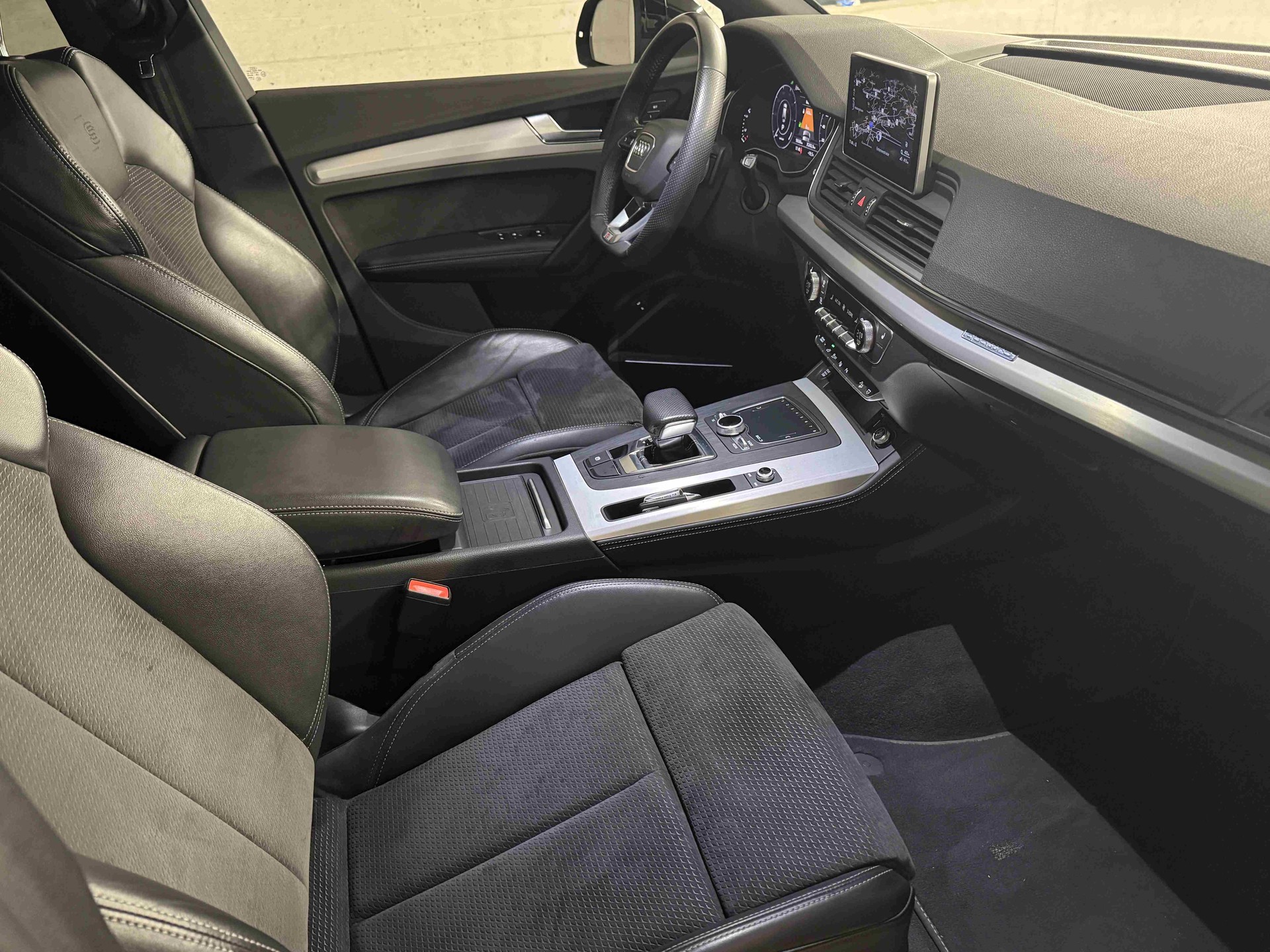 AUDI Q5 55 TFSI e sport quattro-image-11