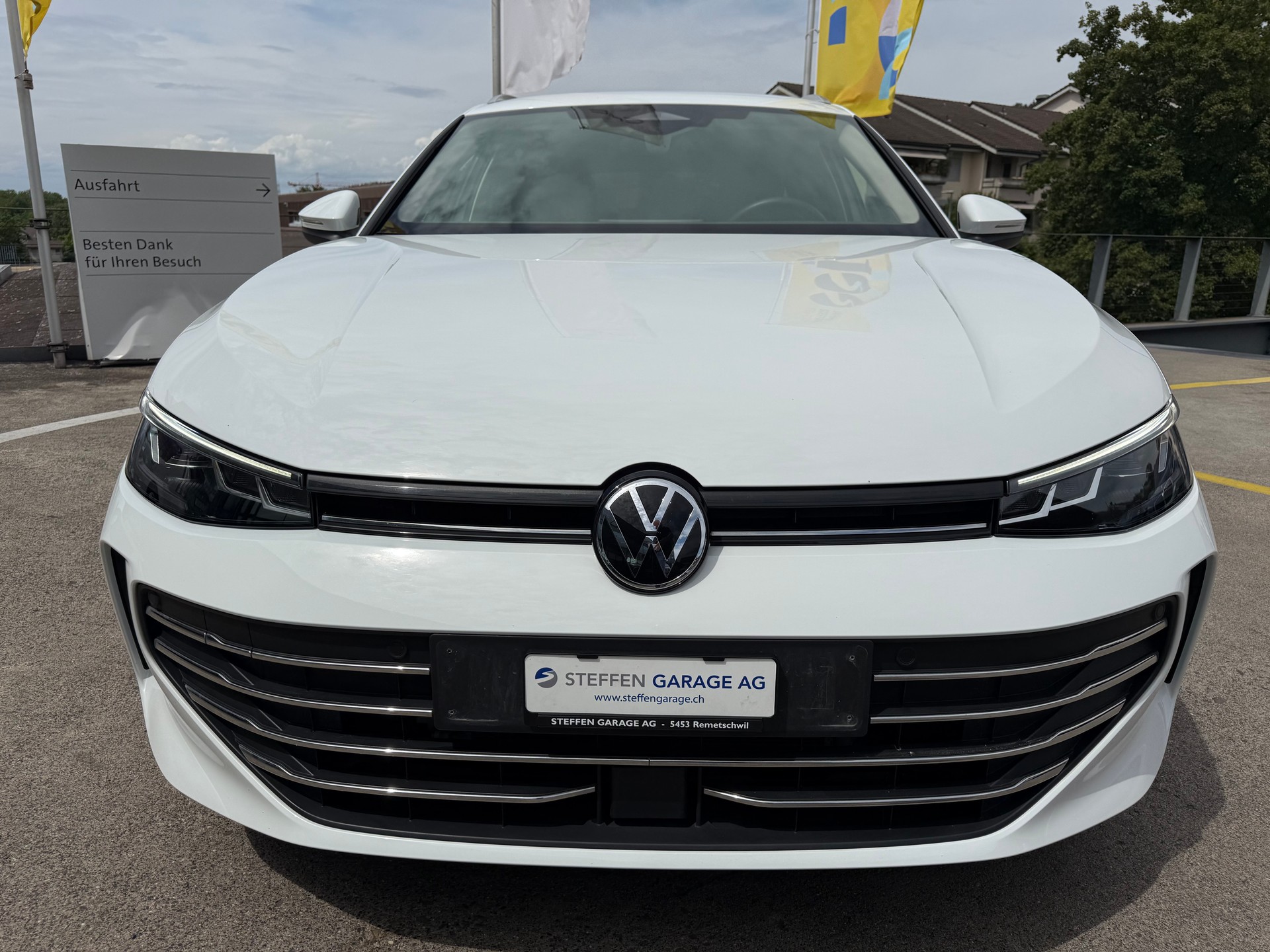 VW Passat Variant 2.0 TDI evo Business 4 Motion DSG-image-1