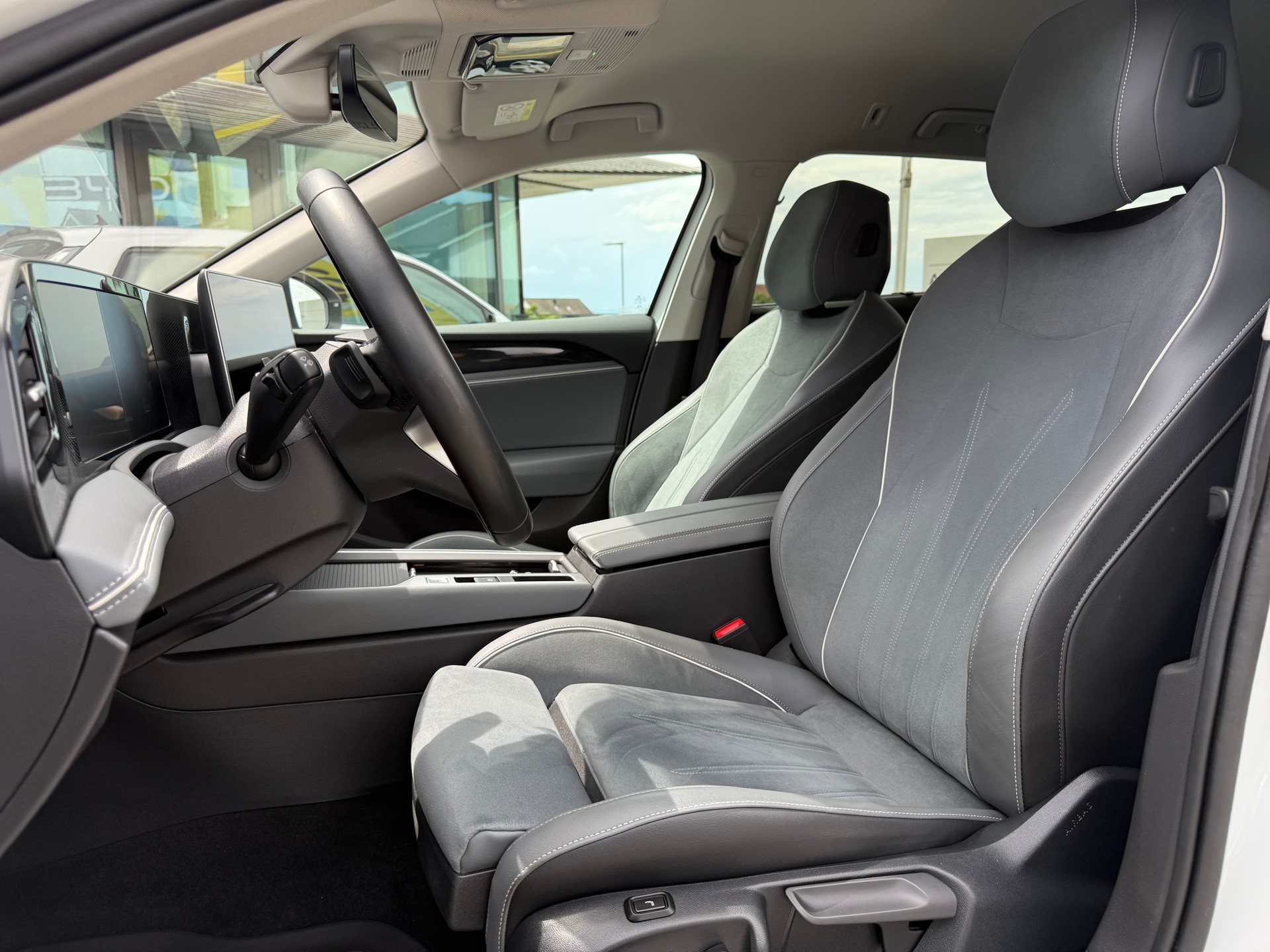 VW Passat Variant 2.0 TDI evo Business 4 Motion DSG-image-9