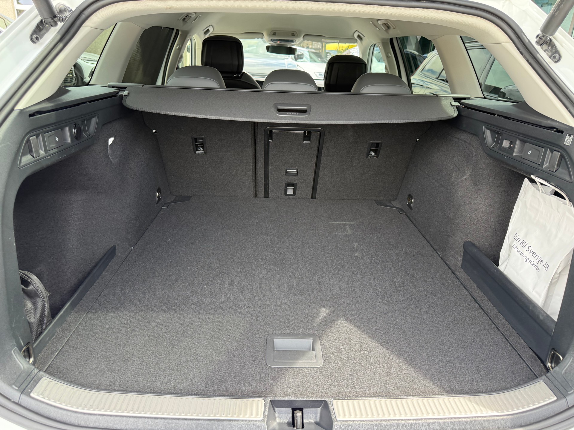 VW Passat Variant 2.0 TDI evo Business 4 Motion DSG-image-26