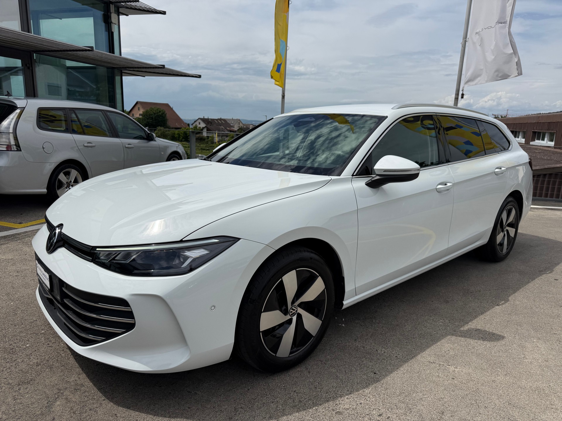 VW Passat Variant 2.0 TDI evo Business 4 Motion DSG-image-0