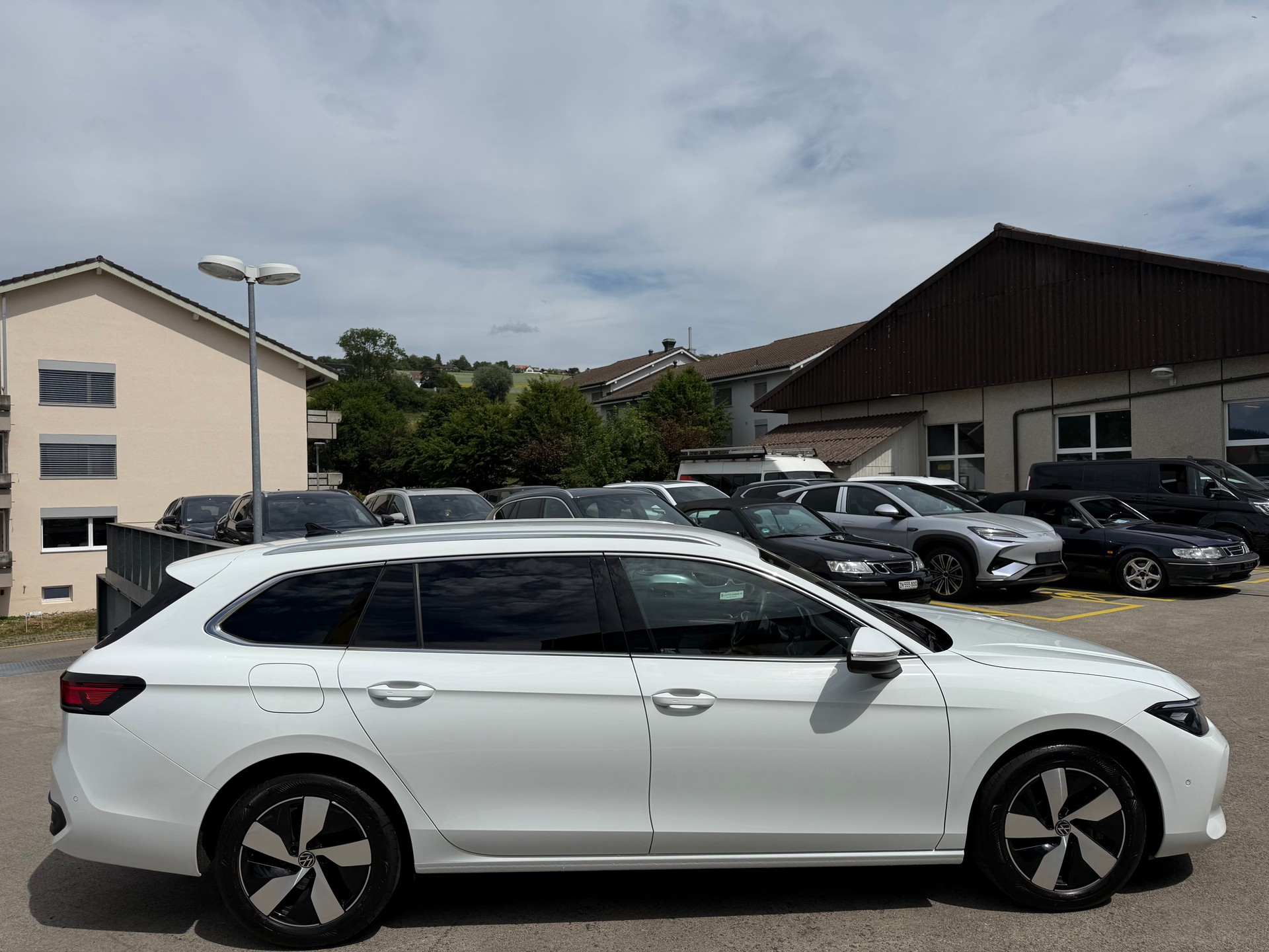 VW Passat Variant 2.0 TDI evo Business 4 Motion DSG-image-3
