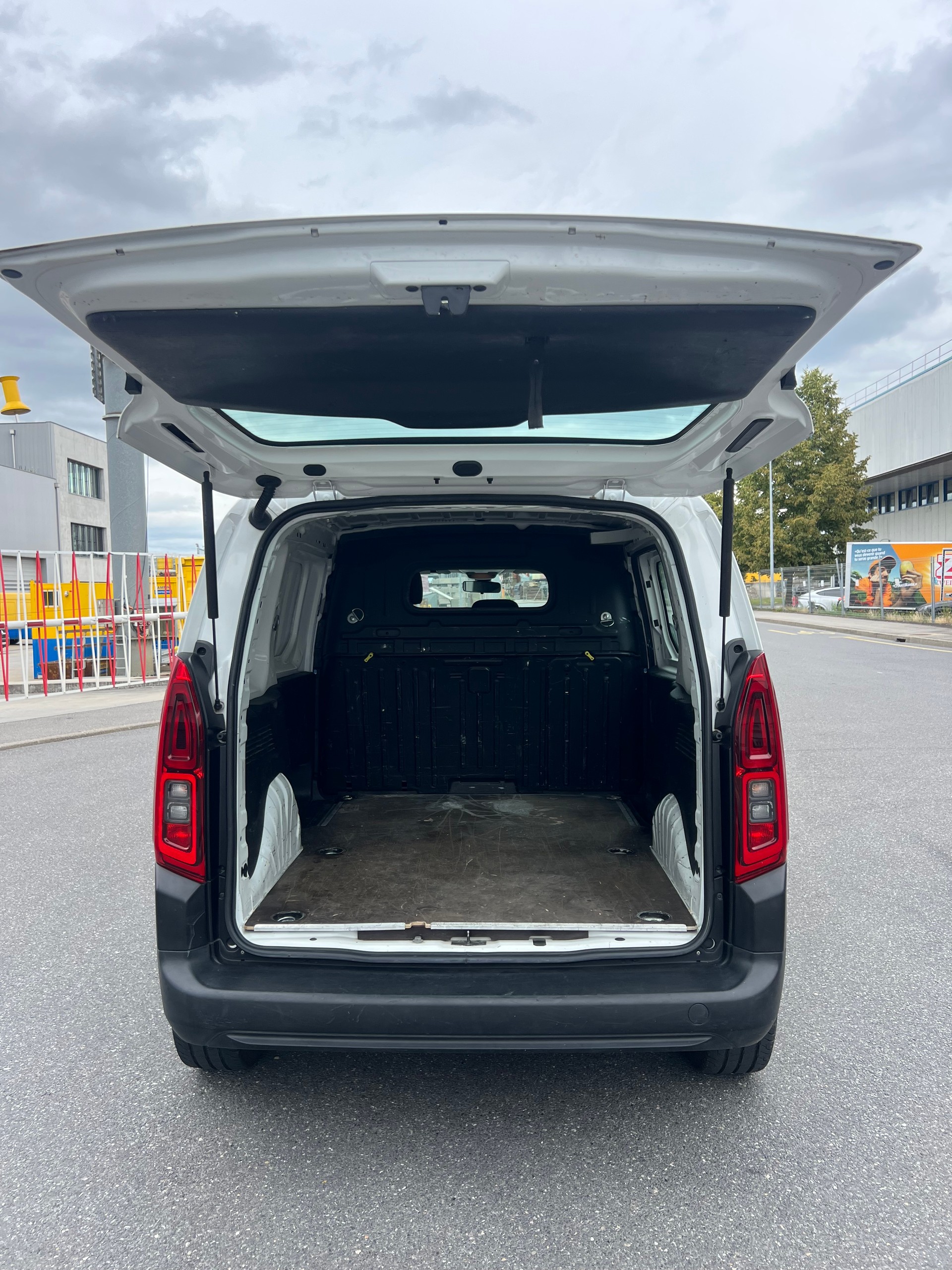 CITROEN Berlingo Van 1.5 Blue HDi 130 s/s Worker 1000kg-image-15