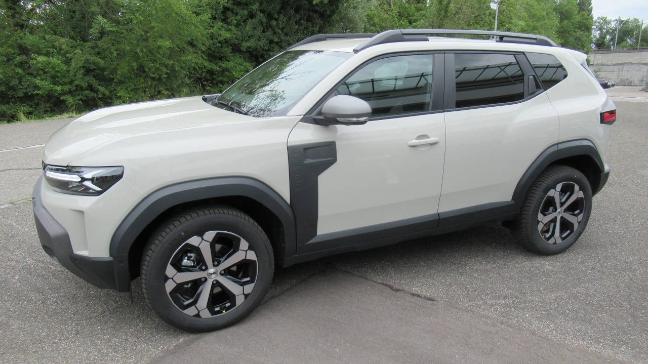 DACIA Duster 1.2 Hybrid Journey 4WD-image-1