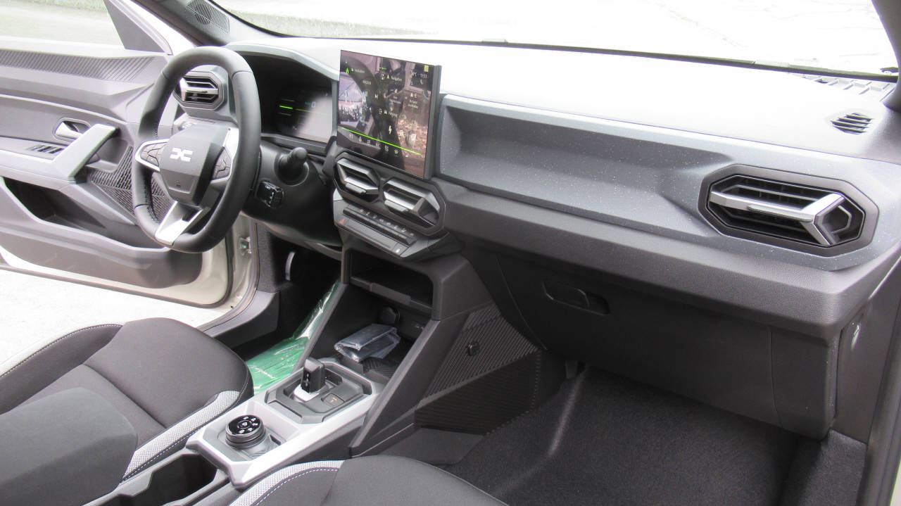 DACIA Duster 1.2 Hybrid Journey 4WD-image-12