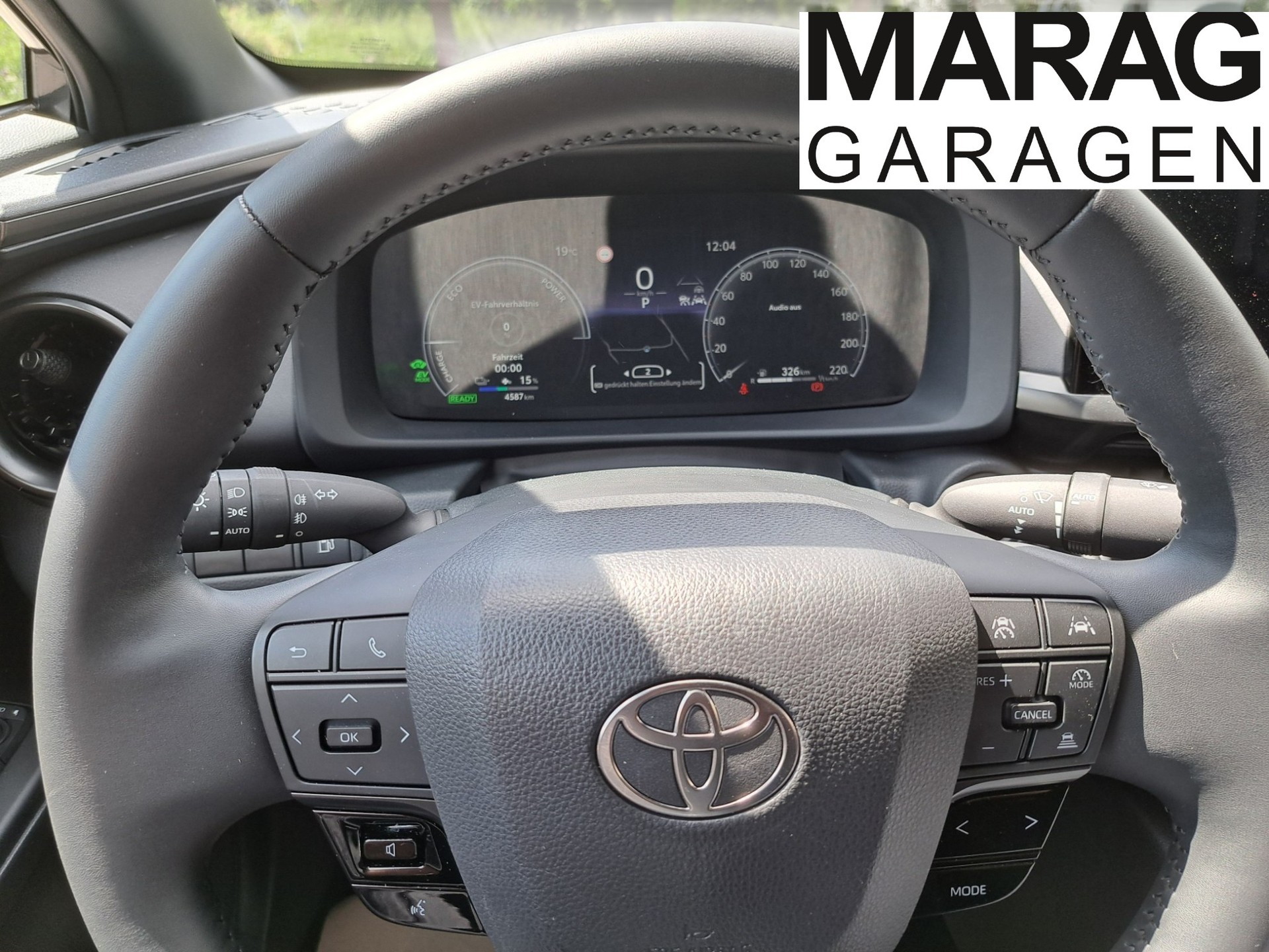 TOYOTA C-HR 2.0 PHEV CVT Swiss Edition-image-10