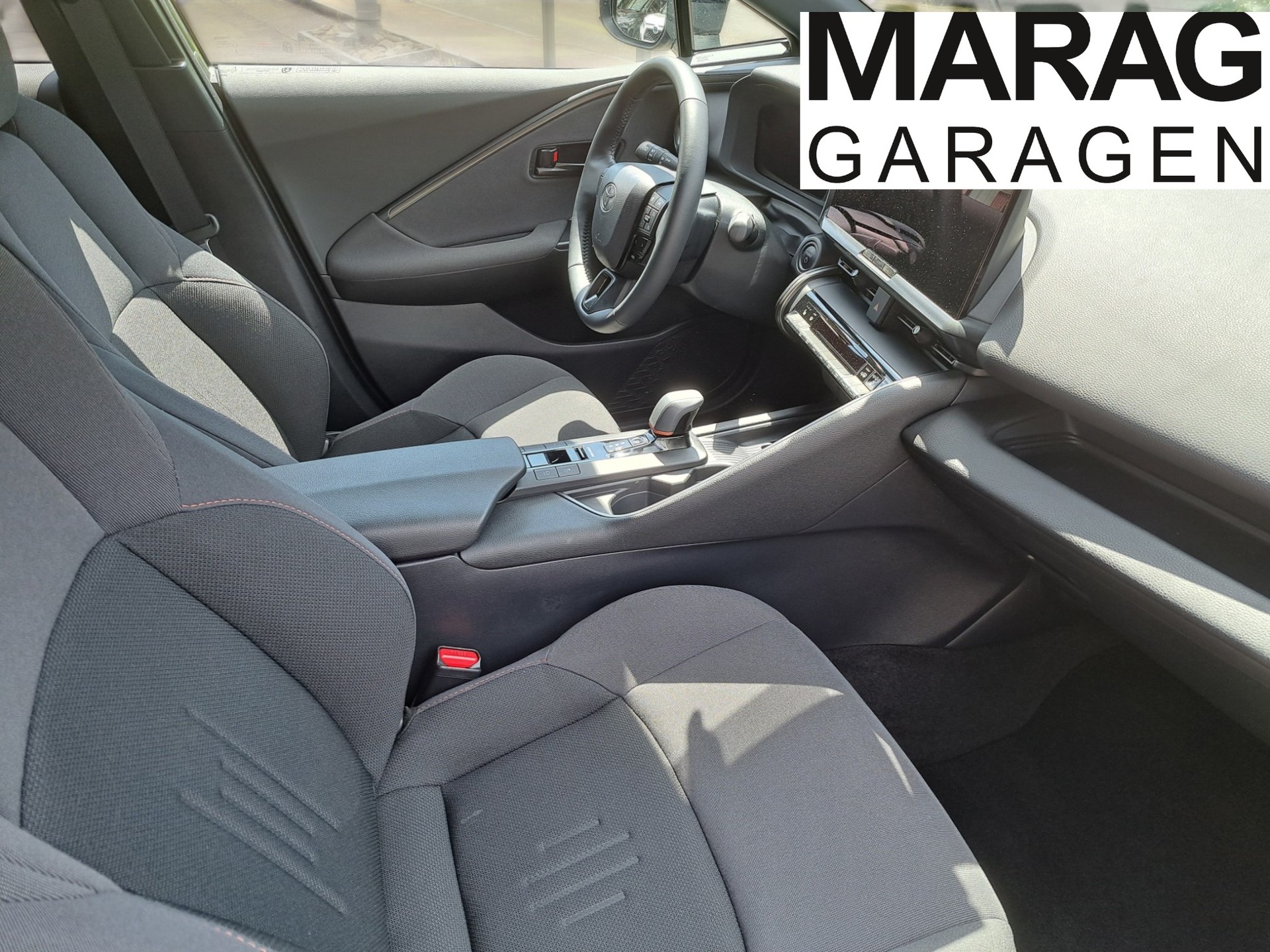 TOYOTA C-HR 2.0 PHEV CVT Swiss Edition-image-4