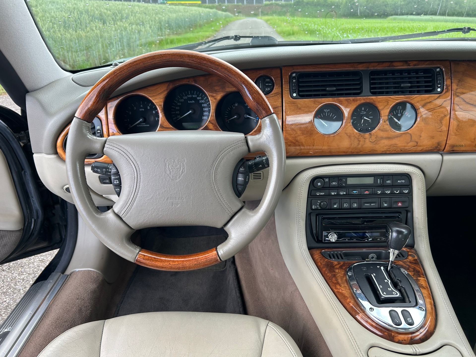 JAGUAR XKR S/C-image-7