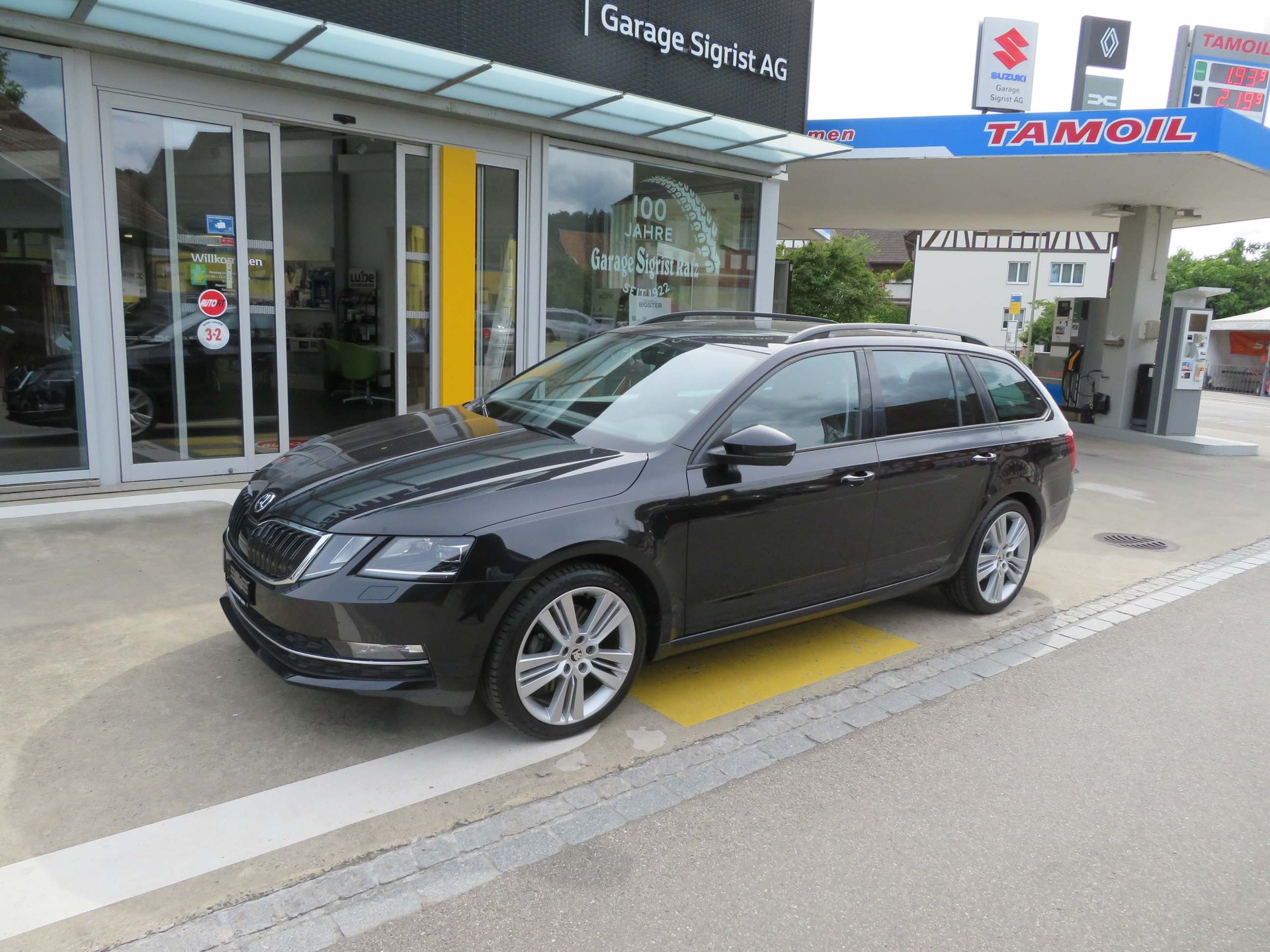 SKODA Octavia Combi 1.8 TSI Style DSG-image-2