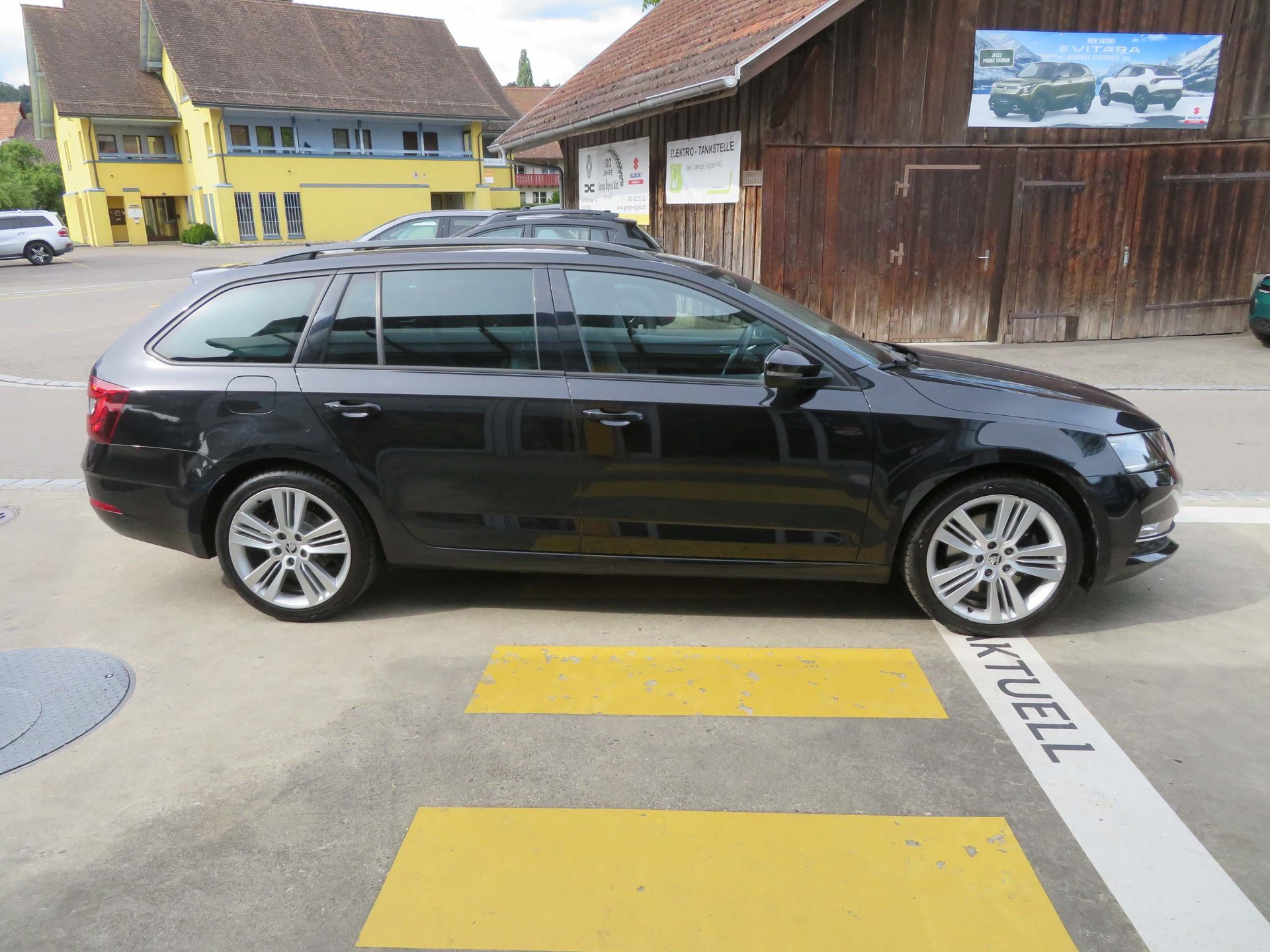 SKODA Octavia Combi 1.8 TSI Style DSG-image-5