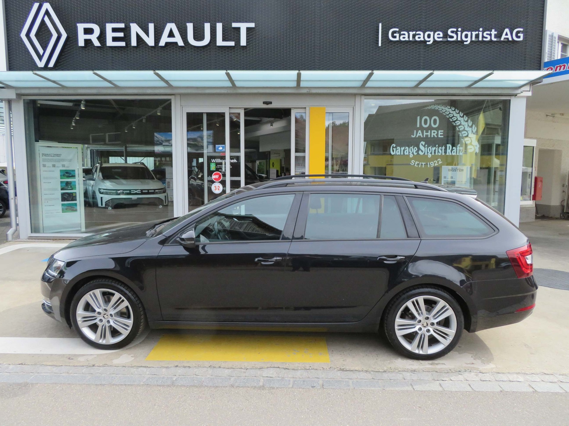 SKODA Octavia Combi 1.8 TSI Style DSG-image-0